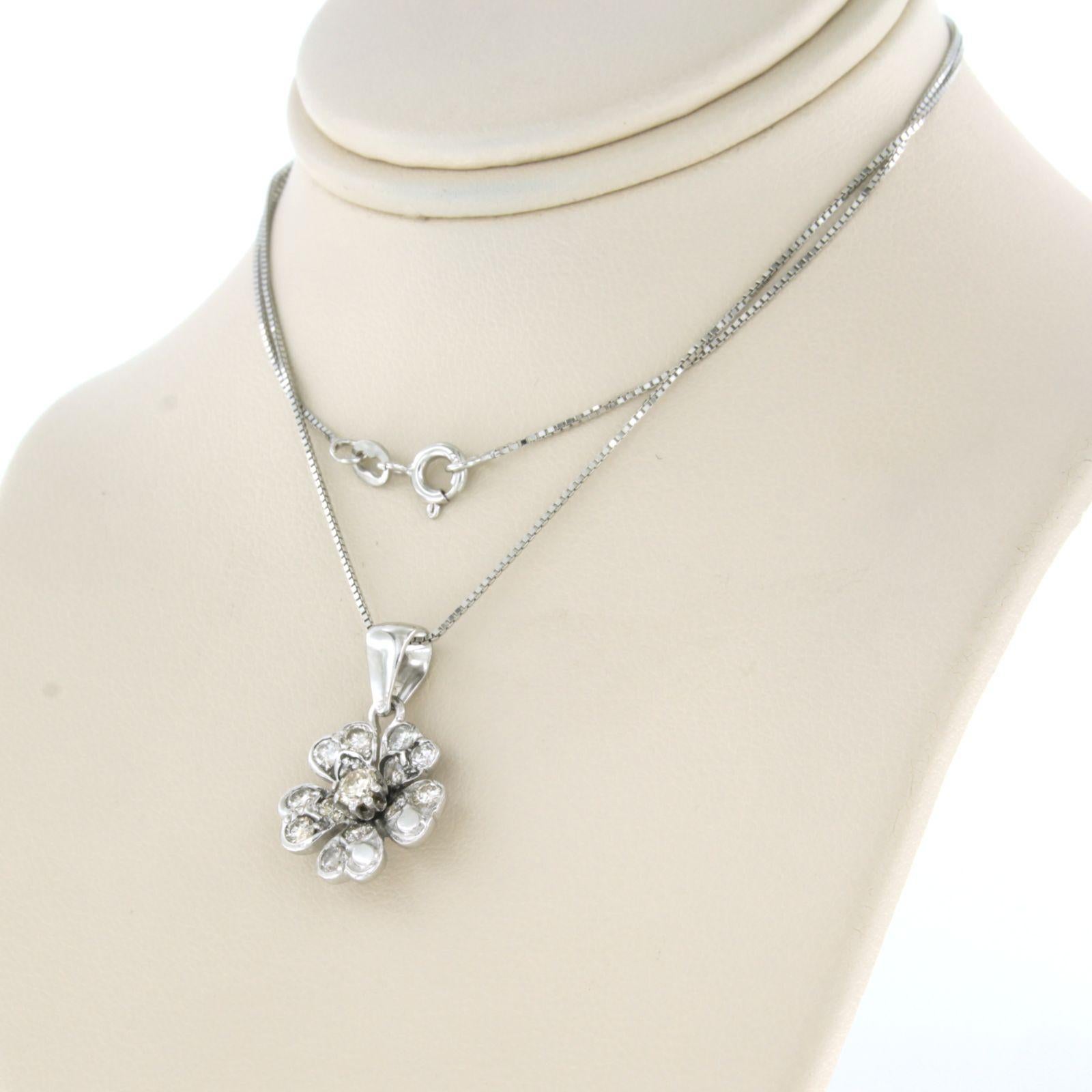 Taille brillant Whiting avec un pendentif serti de diamants taille brillant, or blanc 18 ct. en vente