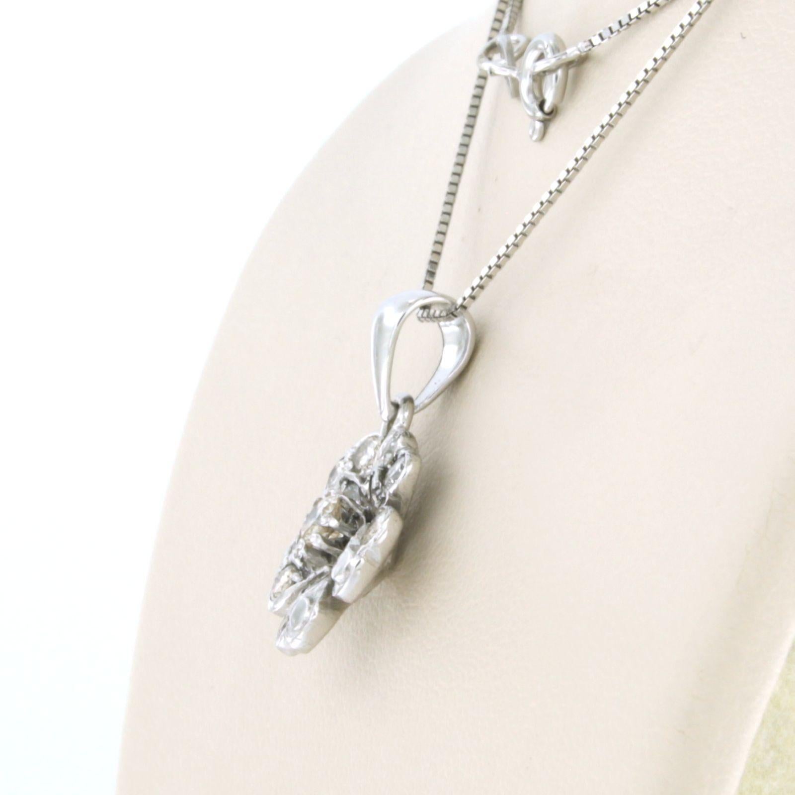Whiting avec un pendentif serti de diamants taille brillant, or blanc 18 ct. Excellent état - En vente à The Hague, ZH