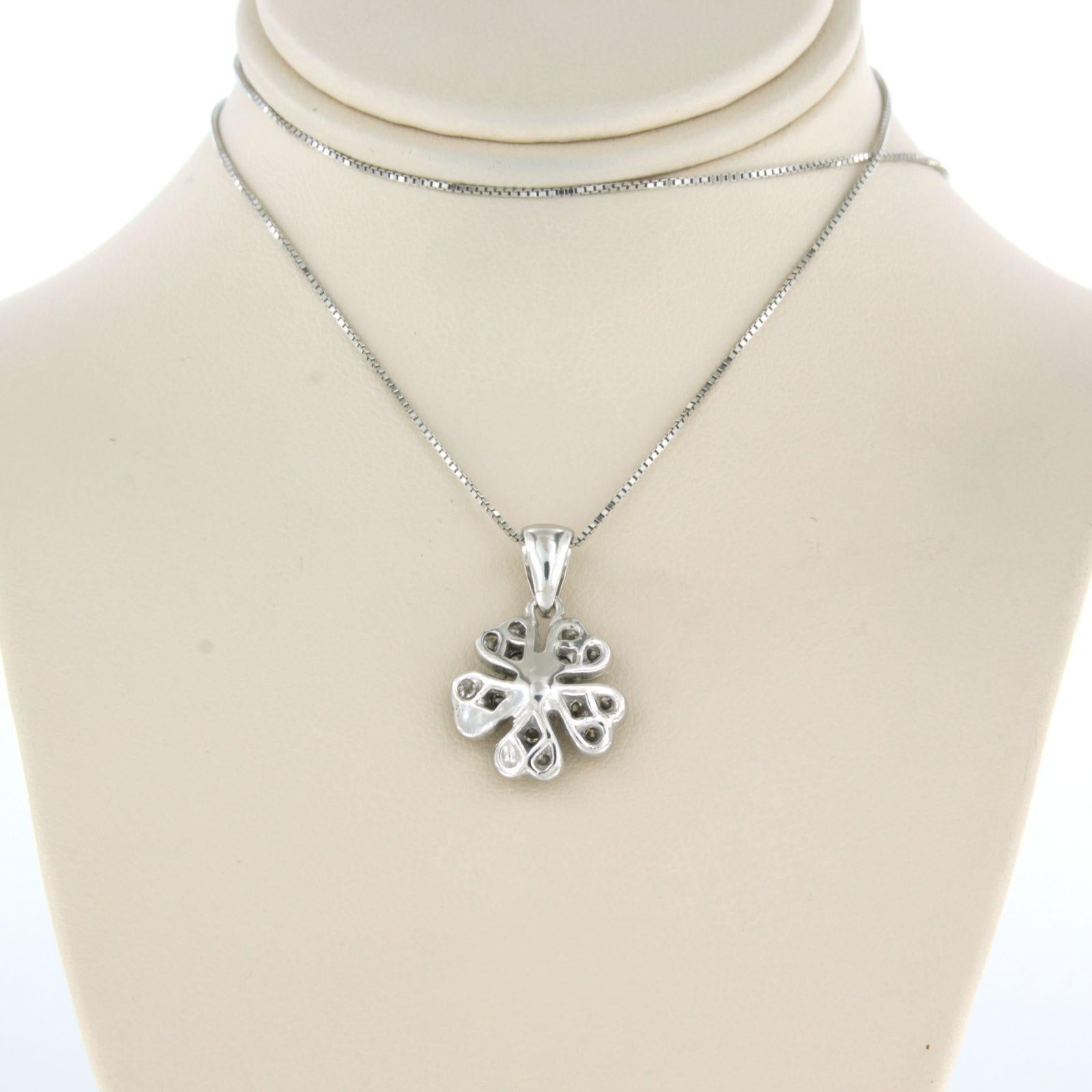 Whiting avec un pendentif serti de diamants taille brillant, or blanc 18 ct. Pour femmes en vente