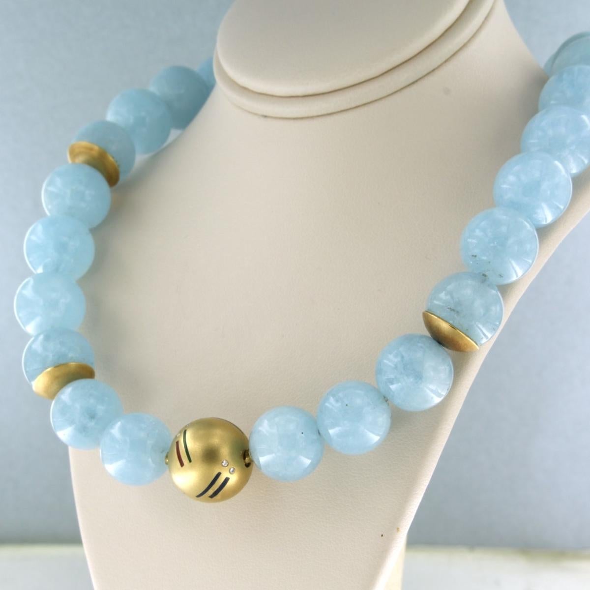 Collier en or jaune 18 carats avec amazonite, émail et diamants Excellent état - En vente à The Hague, ZH