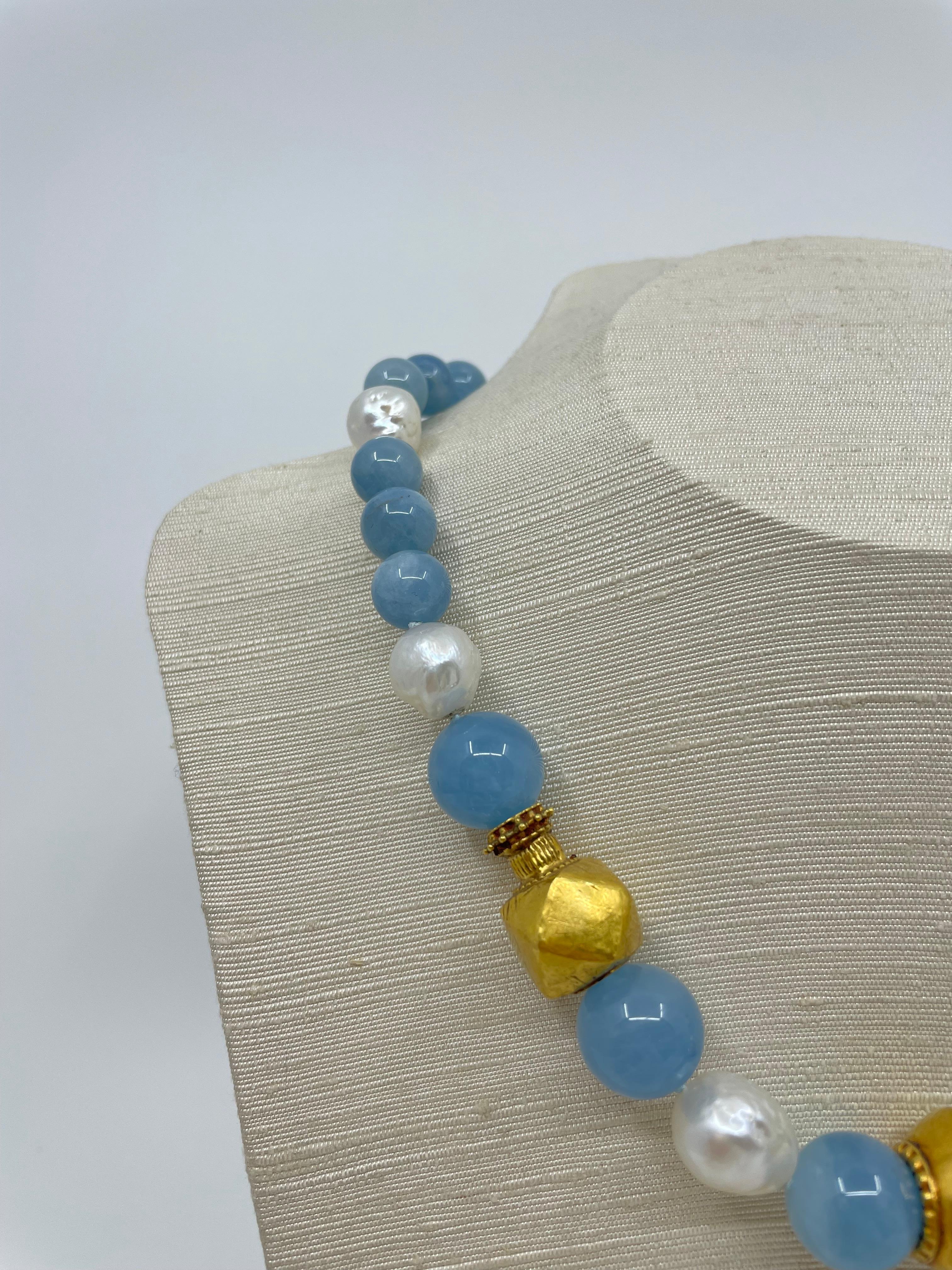 Necklace with Aquamarine, South Sea Pearls, Gold & 18K Solid Gold Beads In New Condition For Sale In Central, HK