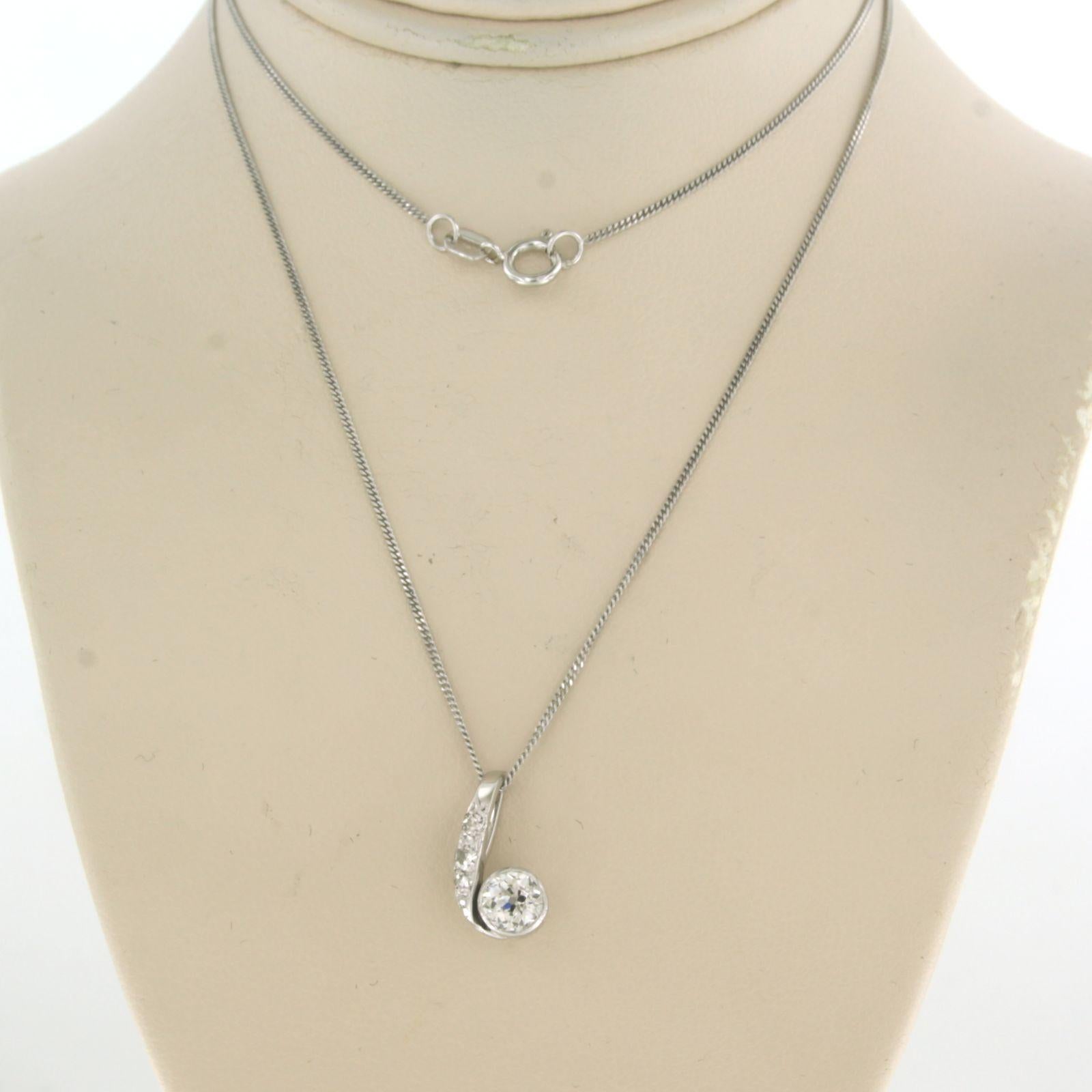 14k white gold necklace and pendant set with old European and single cut diamonds. 0.60ct – F/G – Pique, VS/SI – 45 cm long

detailed description:
The necklace is 45 cm long by 0.8 mm wide

the size of the pendant is 1.3 cm long by 7.2 mm