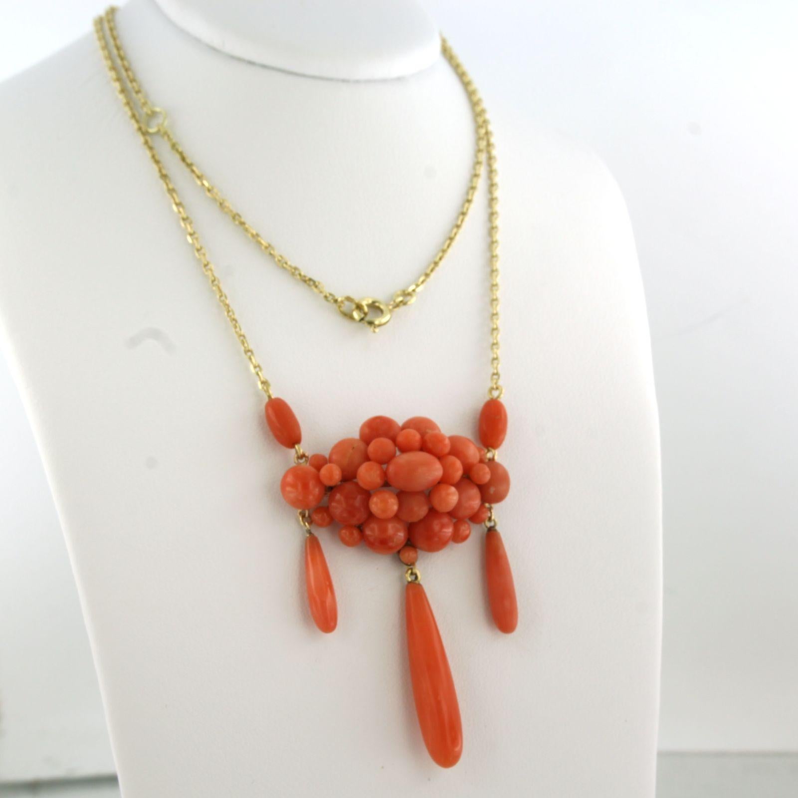 Collier avec pièce centrale en corail 11,8 grammes Or jaune 14k Pour femmes en vente