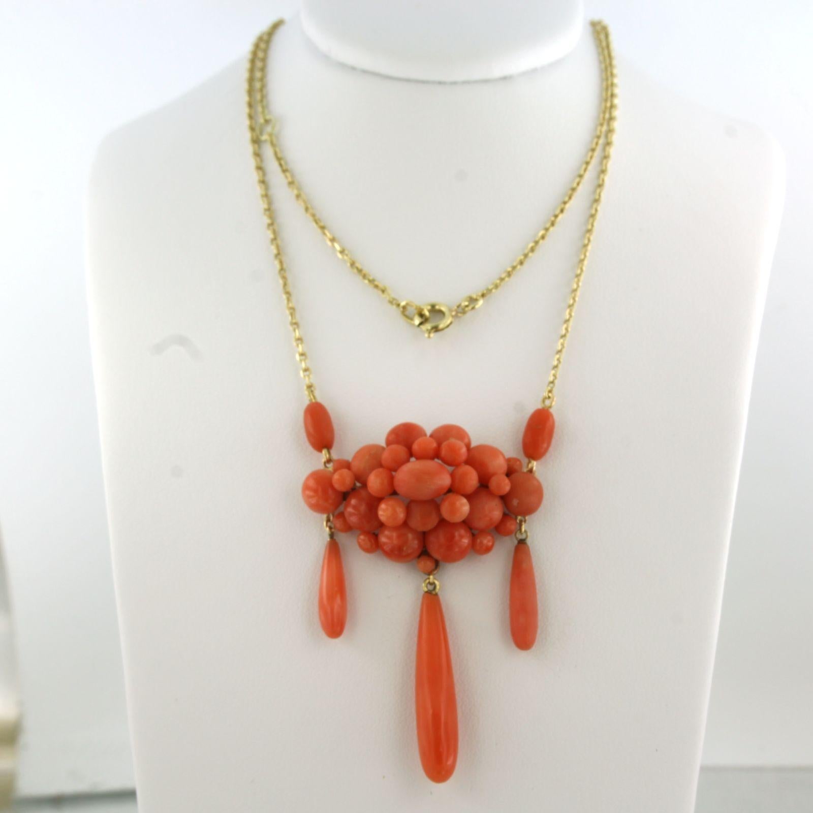 Collier avec pièce centrale en corail 11,8 grammes Or jaune 14k en vente 1