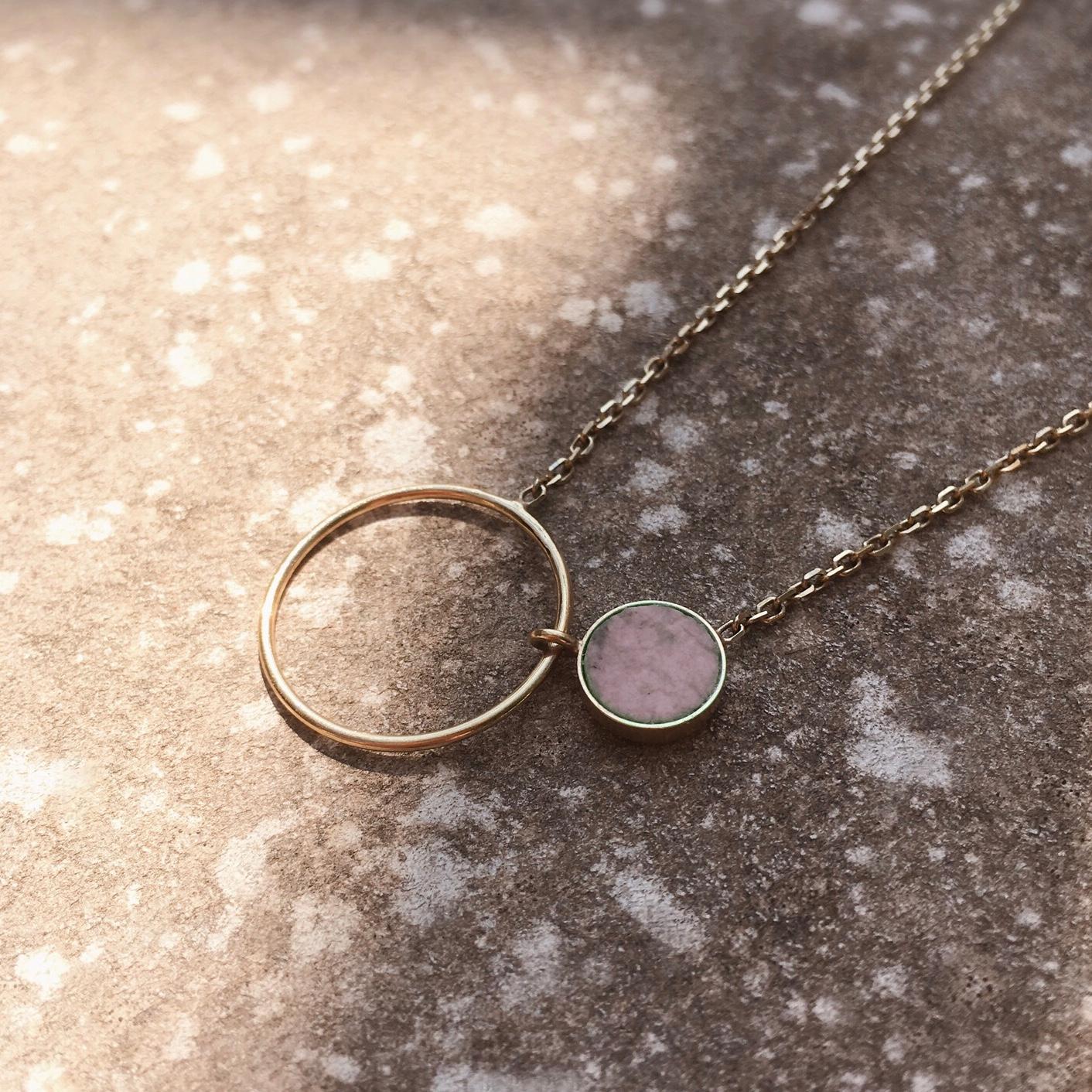 Contemporary Necklace with circle and pink stone rodingite gold plated sterling silver For Sale