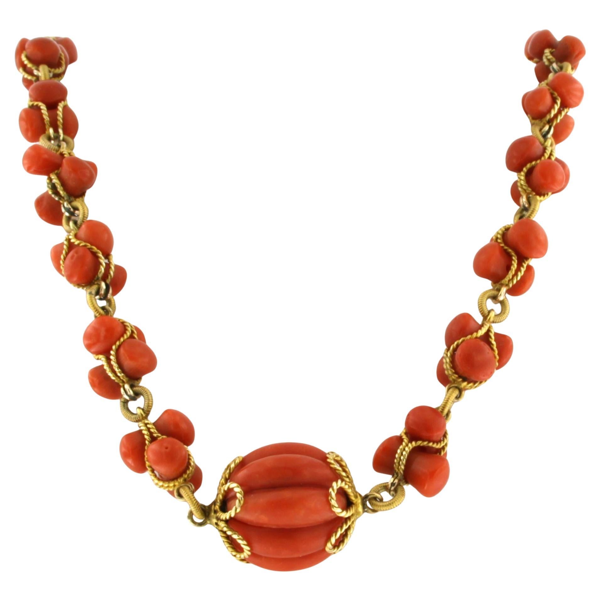 Necklace with coral - 18k gold - 50.8 grams - 42 cm long
