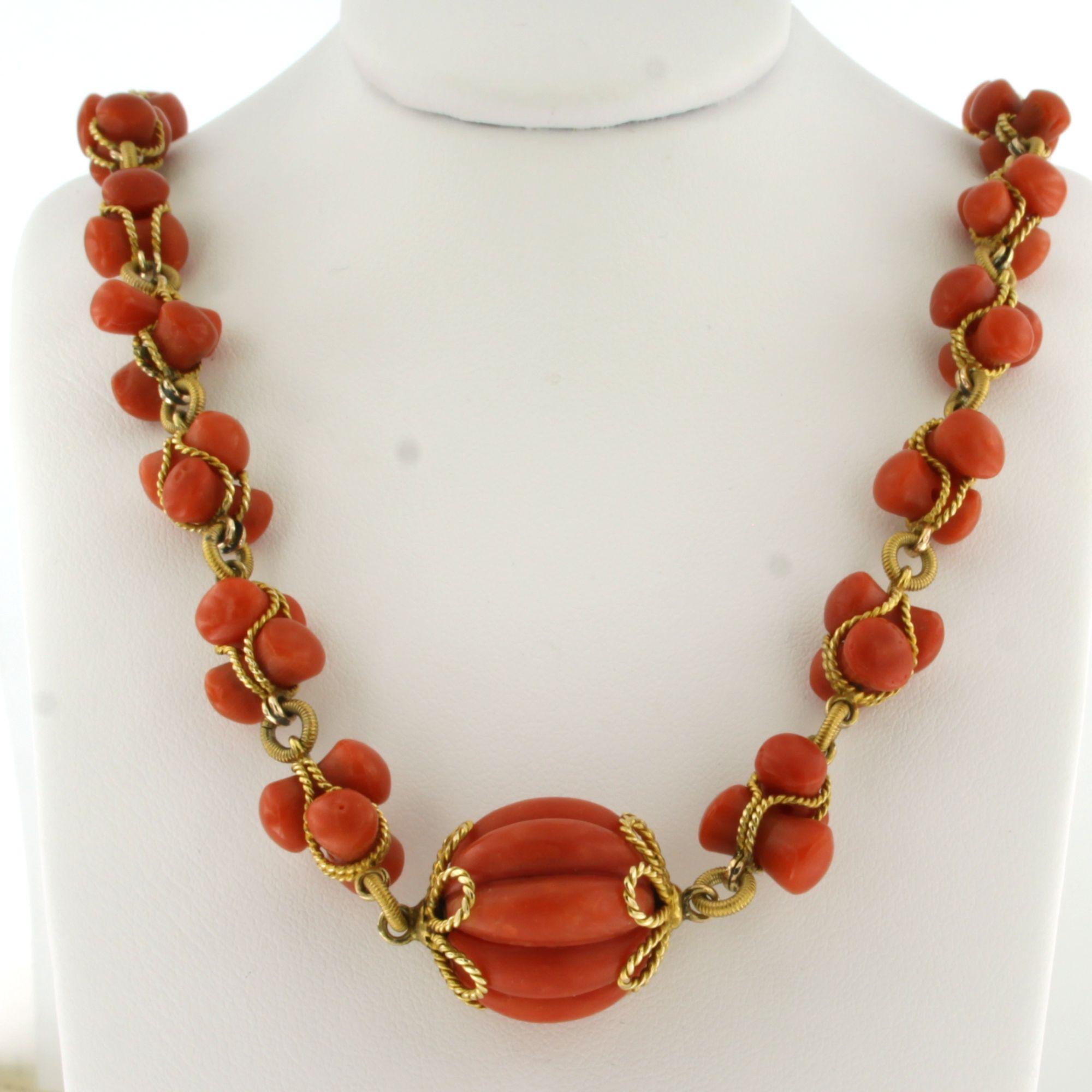 Collana in oro giallo 18k con vari pezzi di corallo - 50,8 grammi - 42 cm

Descrizione dettagliata

La collana è lunga 42 cm e larga 1,0 cm.

Il centrotavola misura 2,0 cm e 1,8 cm di larghezza.

Peso totale: 50,8 grammi

Set con:

- 1 corallo