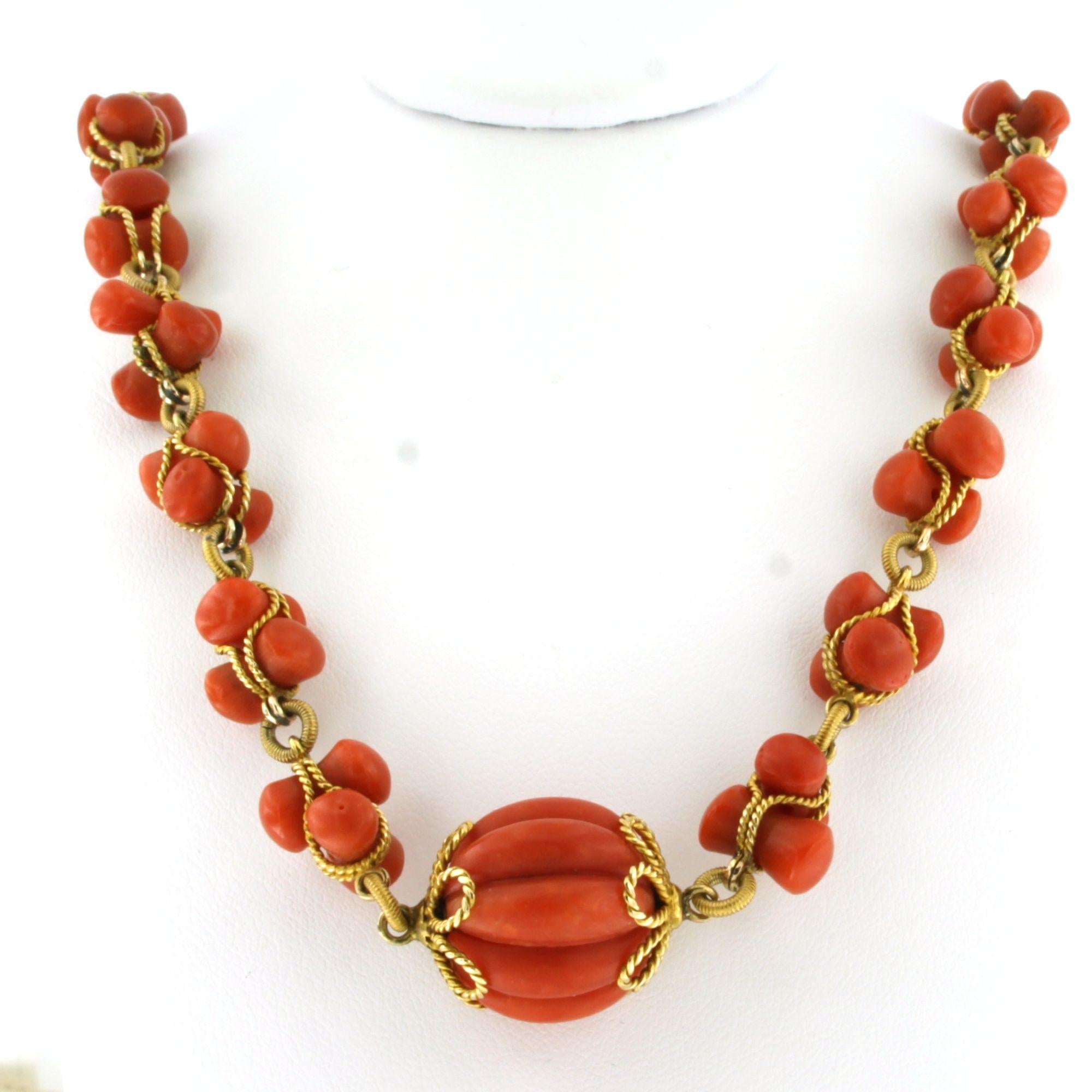 Collana con corallo - Oro 18k - 50,8 grammi in vendita 2