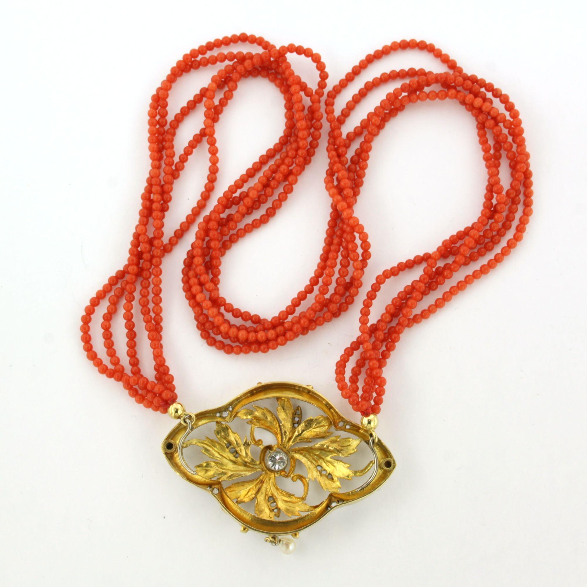 Taglio antico europeo Collana con perle di corallo e diamanti fino a 0,55ct in oro 18k 17,1 grammi in vendita