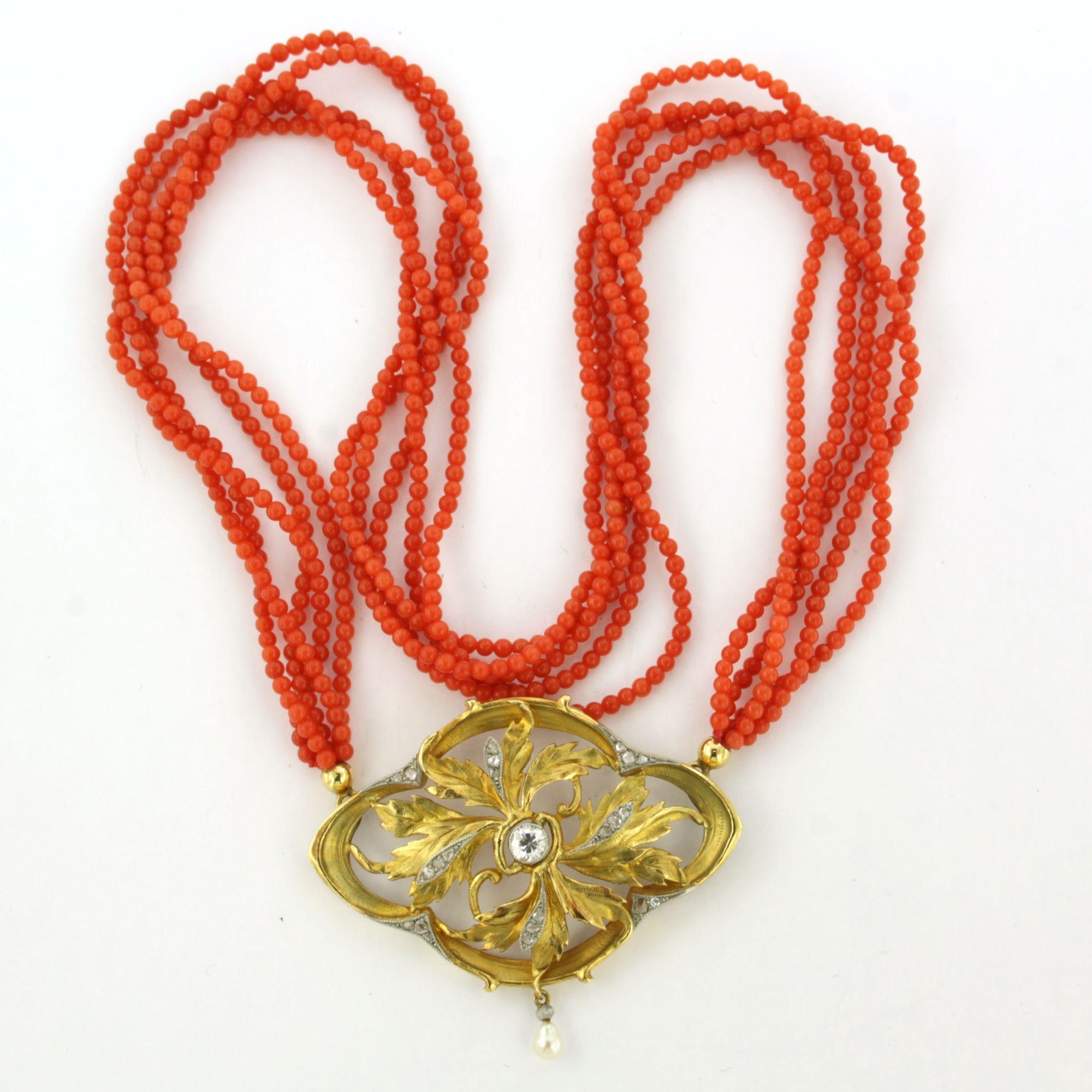 Collana con perle di corallo e diamanti fino a 0,55ct in oro 18k 17,1 grammi in vendita 1