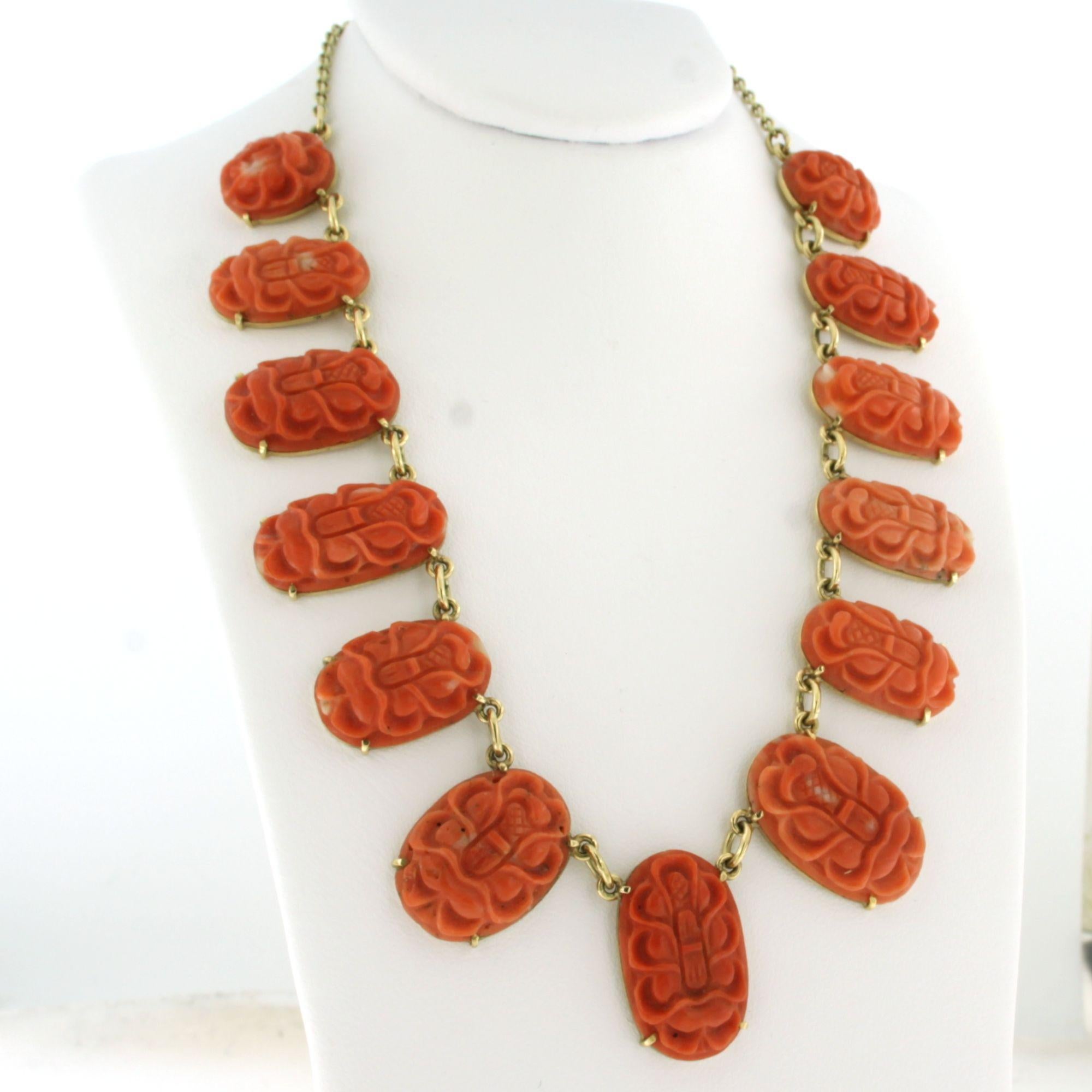 Halskette mit geschnitzter Korallenblüte - 14k Gold - 39 cm Damen im Angebot