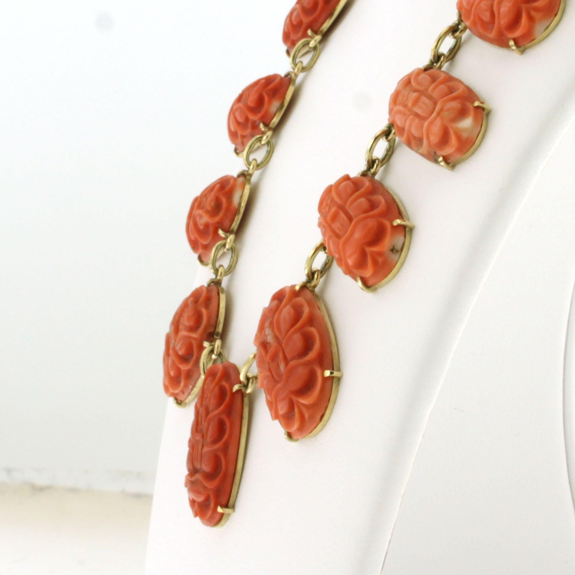 Halskette mit geschnitzter Korallenblüte - 14k Gold - 39 cm im Angebot 1