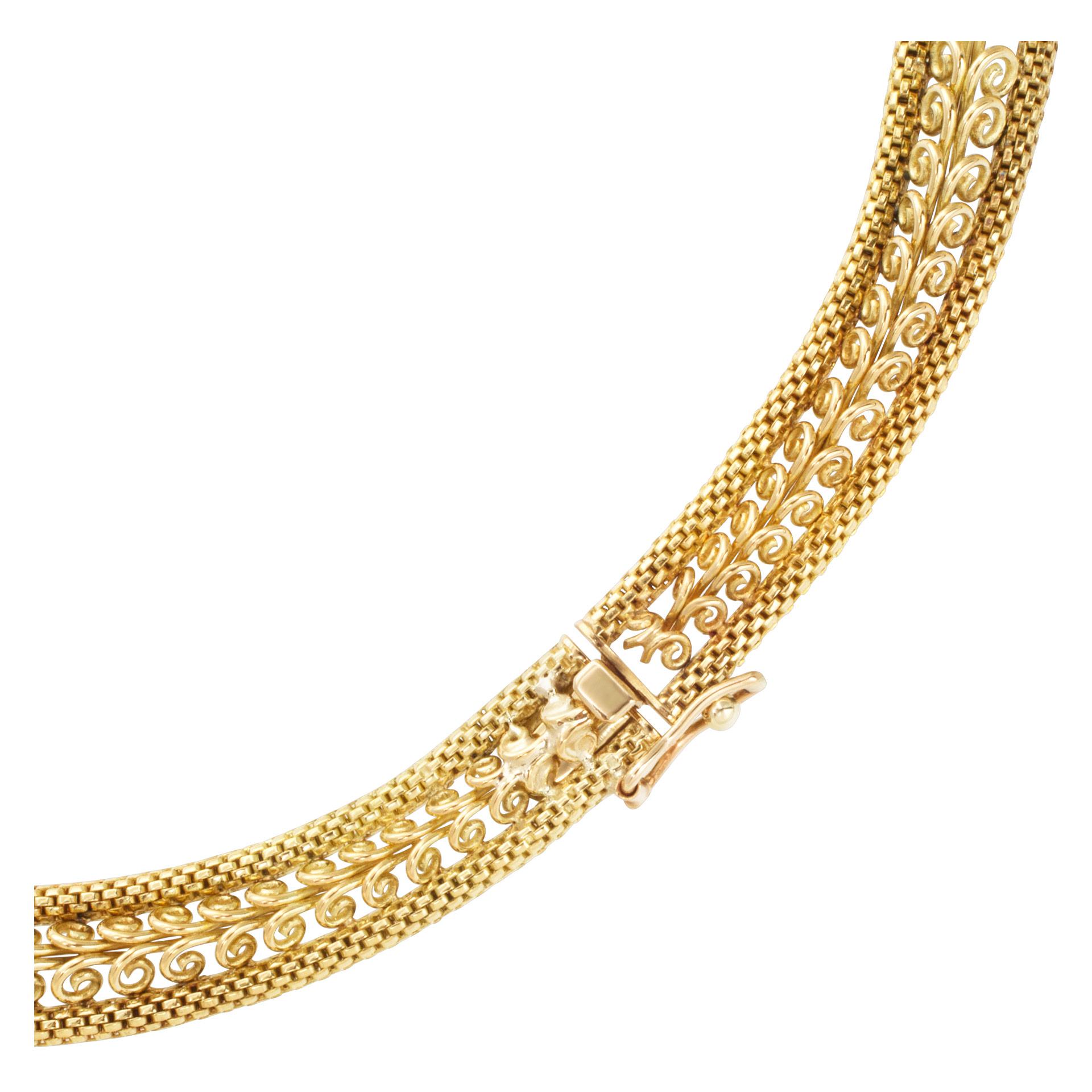 Necklace with Diamond Accents in 18k Yellow Gold Swirl Link Choker For Sale 1