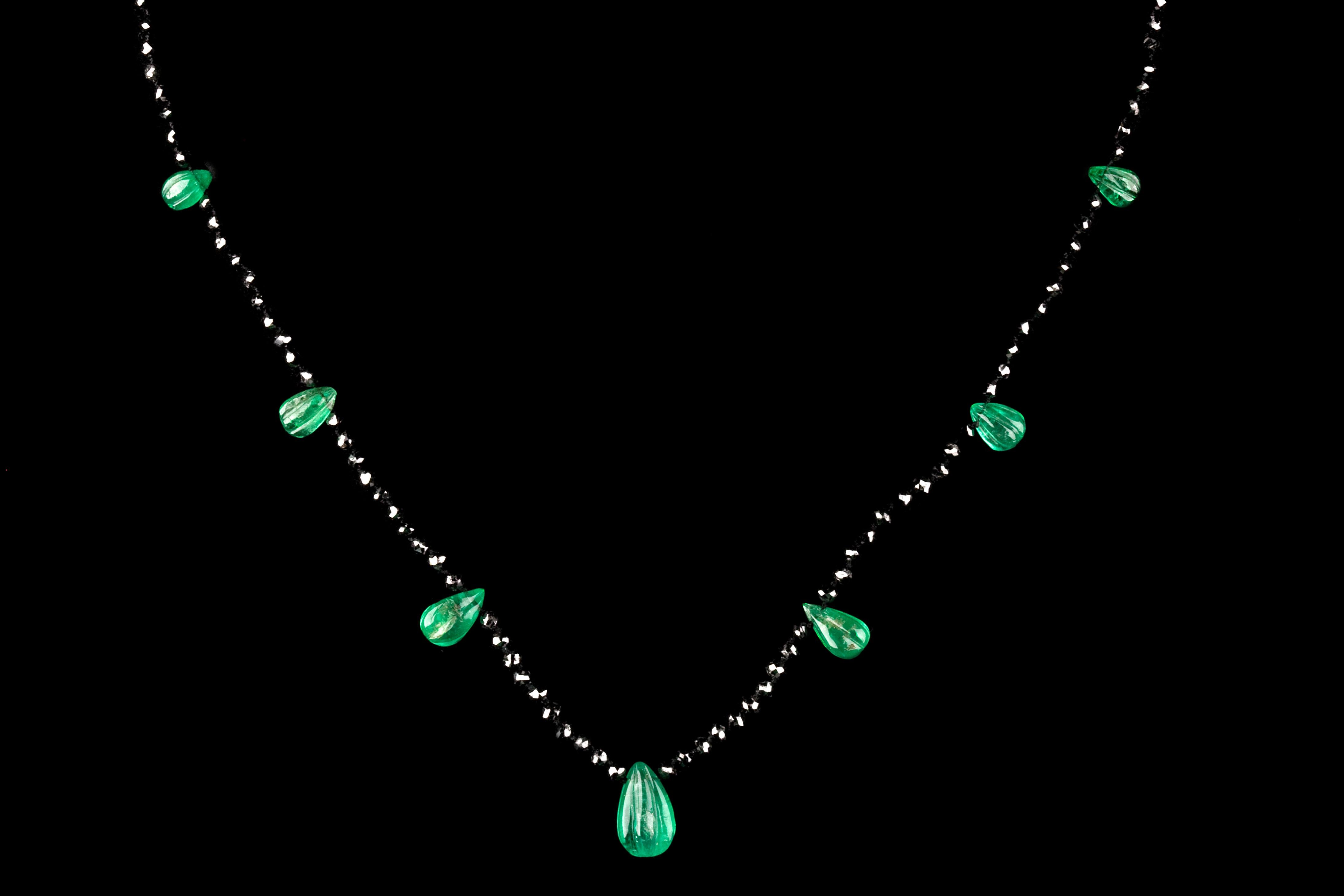 Necklace with Diamond and Gadrooned Pear Shape Emeralds In New Condition For Sale In Nuevo Leon, MX