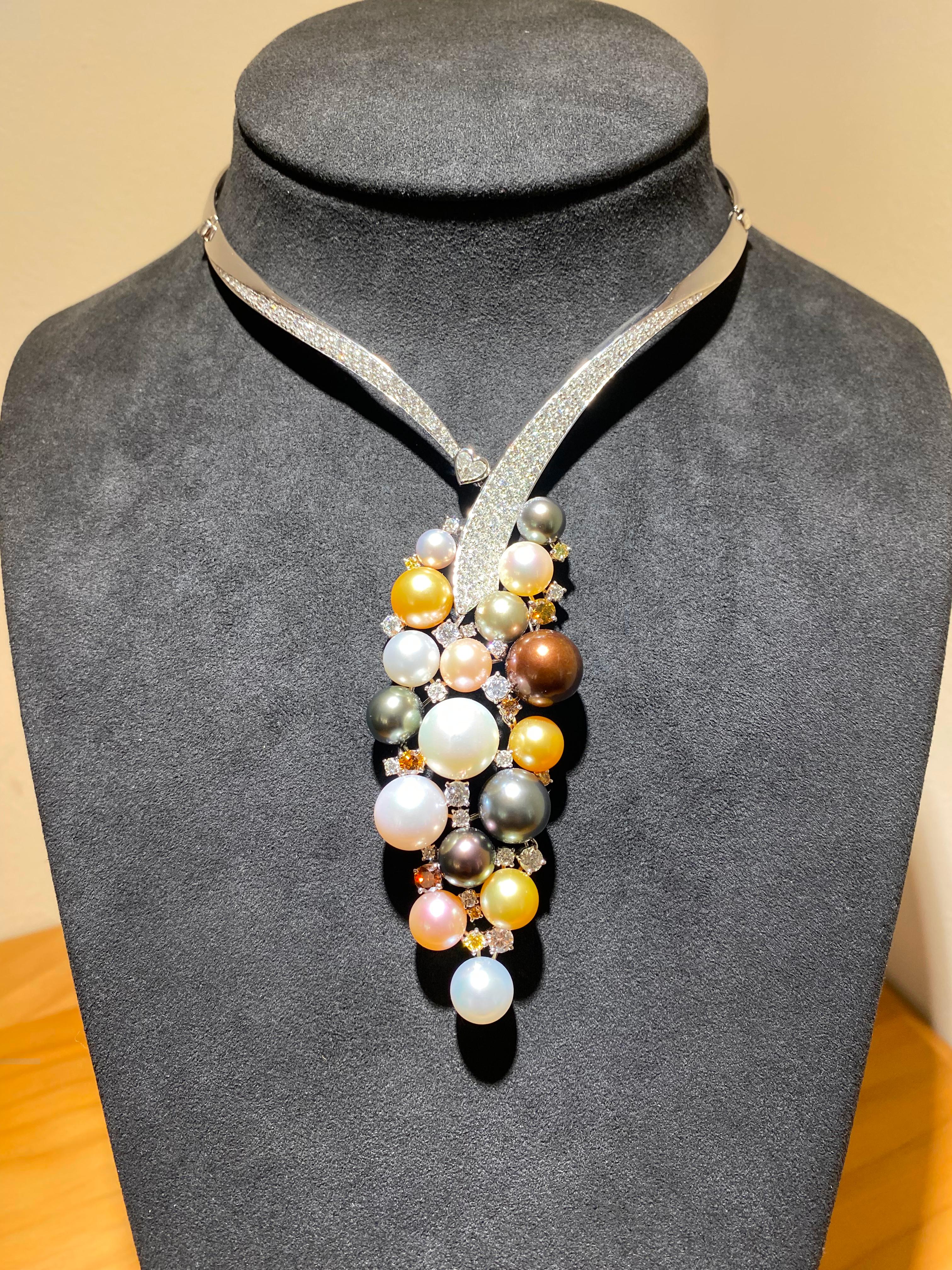 Contemporain Scavia - Collier pavé de perles polychromes blanches et diamants en vente