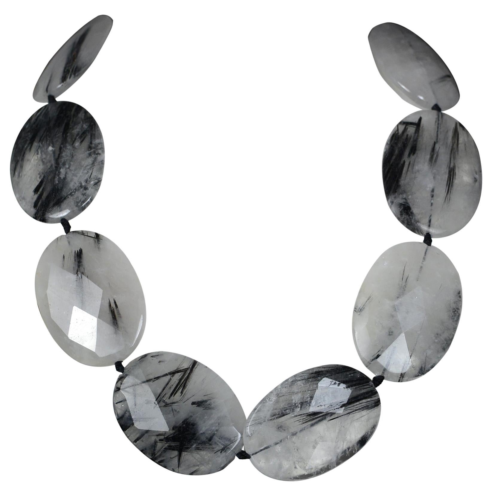 Halskette mit Hyalinquarz-Perlen im Angebot