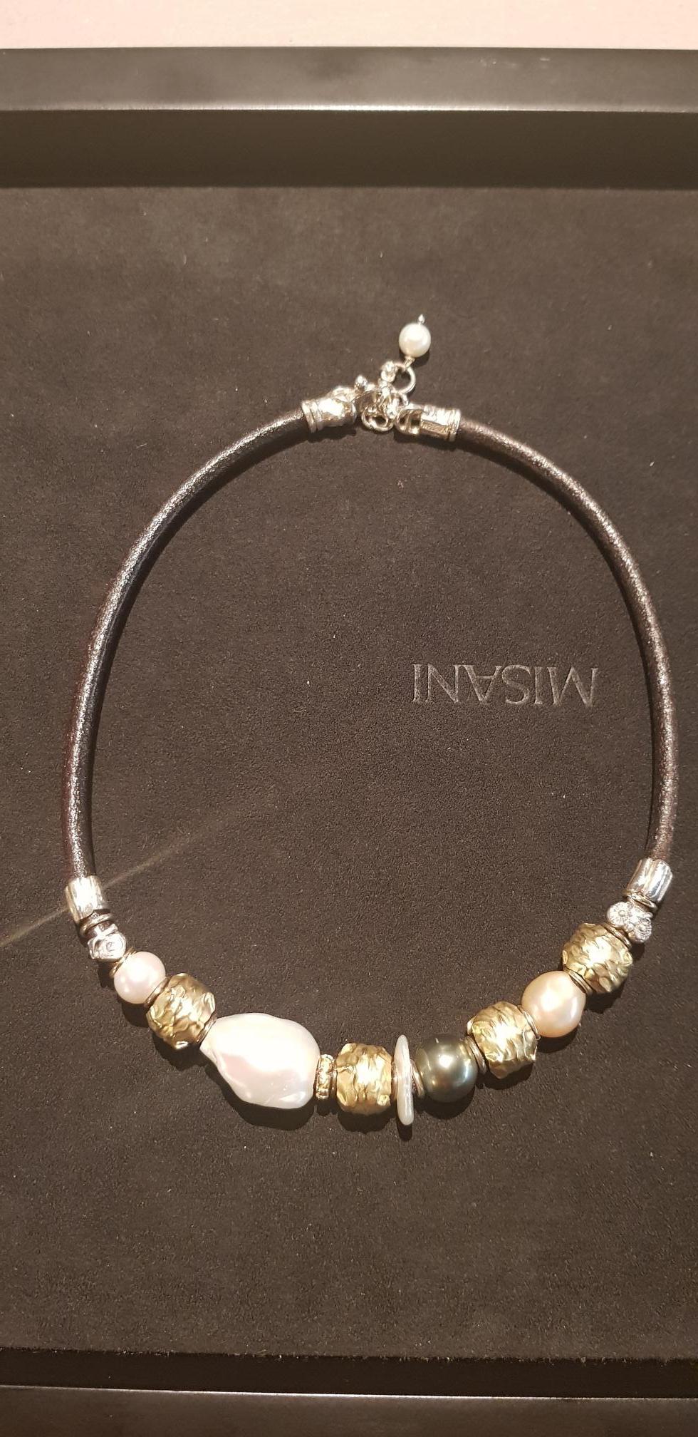 Beautiful necklace made by our italian artisans. It featured by certified florence leather, yellow gold 18k elements and different pearls, including the peach pearl, tahiti pearls and baroque.
