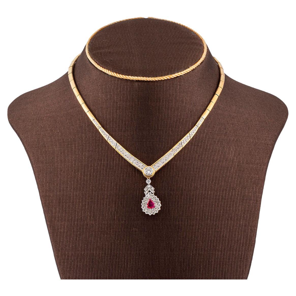 Cocktail-Halskette aus Gold und Diamanten, großer zentraler Diamant und Rubin-Anhänger im Angebot