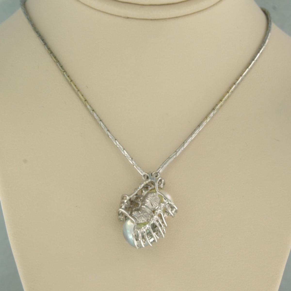 Collana in oro bianco 14k con perla e taglio brillante. 0,50ct - F/G - VS/SI - 42 cm di lunghezza

descrizione dettagliata:

la lunghezza della collana è di 42 cm di lunghezza per 1,1 mm di larghezza

La dimensione del pezzo centrale è di 2,2 cm di