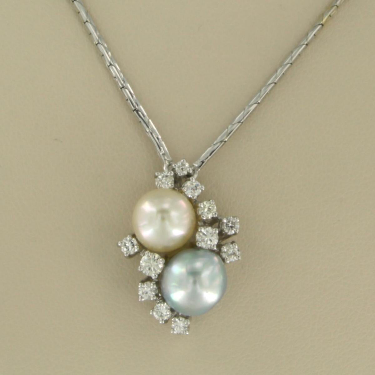 Taglio brillante Brilliante con perla e diamanti taglio brillante fino a 0,50ct in oro bianco 14k in vendita