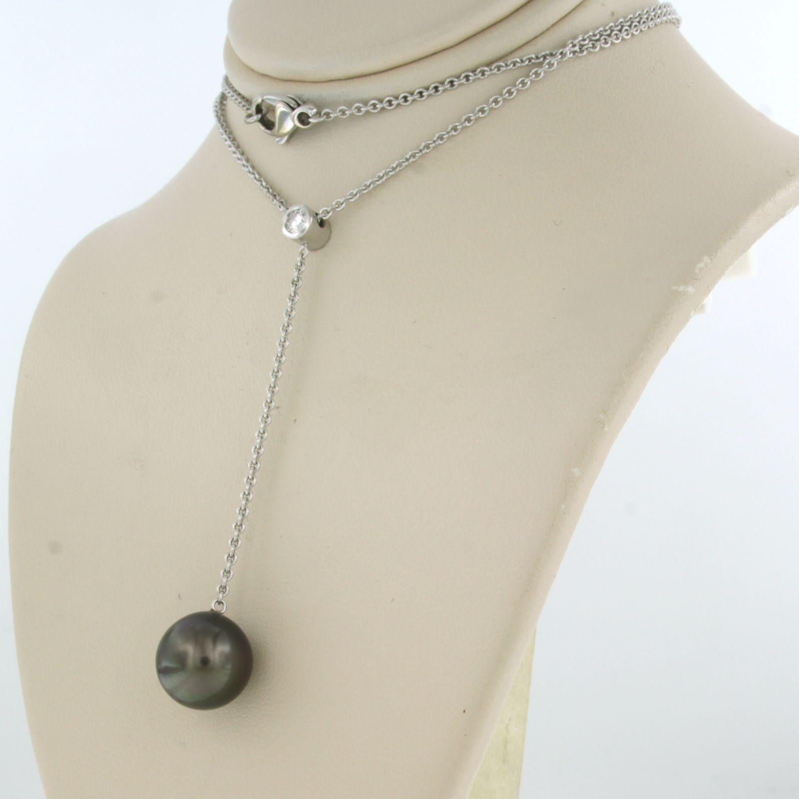 Brilliant Cut Necklace with pearl and diamonds 18k white gold For Sale