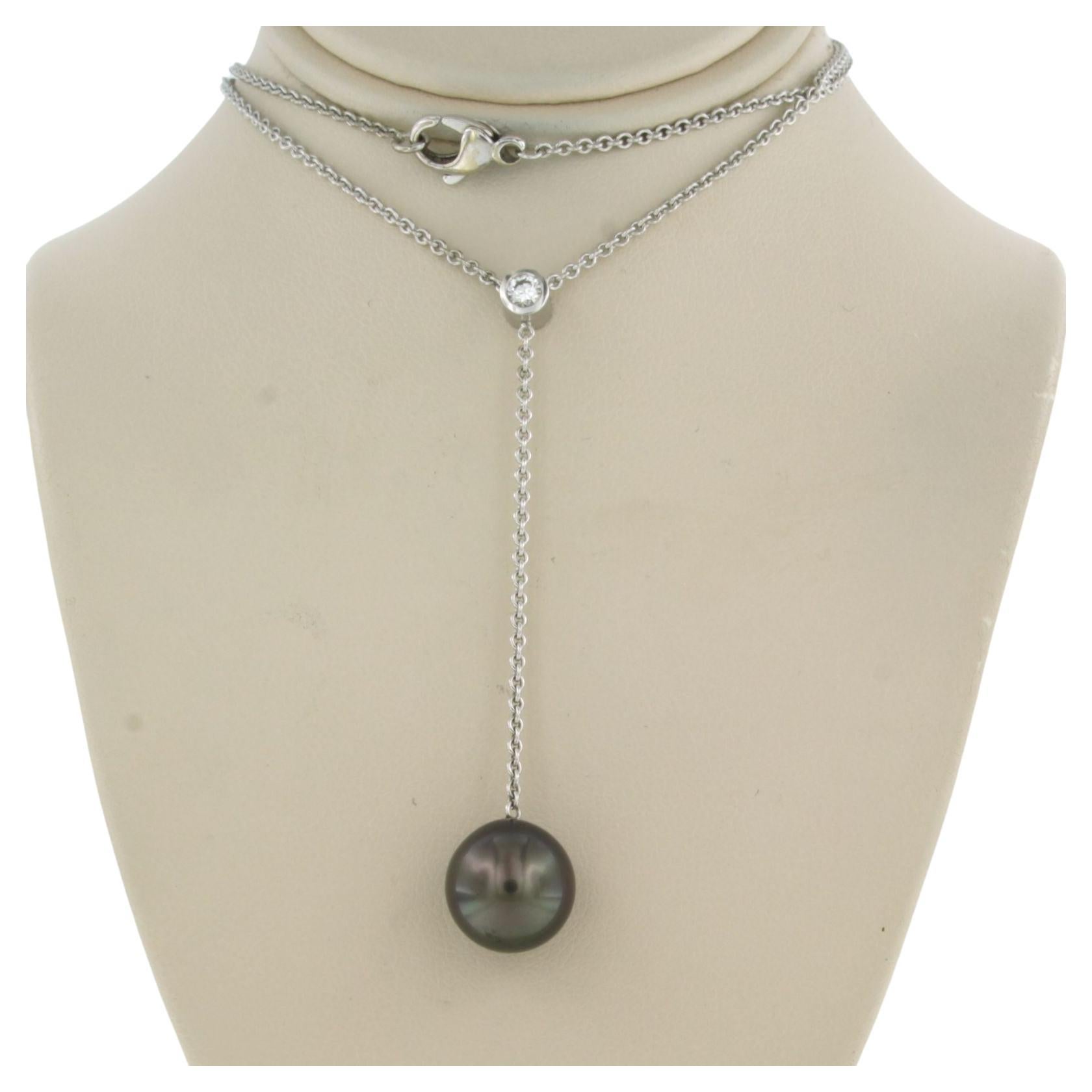 Necklace with pearl and diamonds 18k white gold