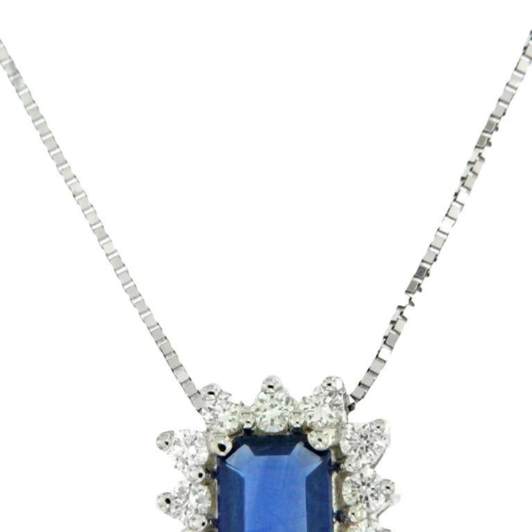 Contemporary Necklace with pendant diamonds and sapphire For Sale