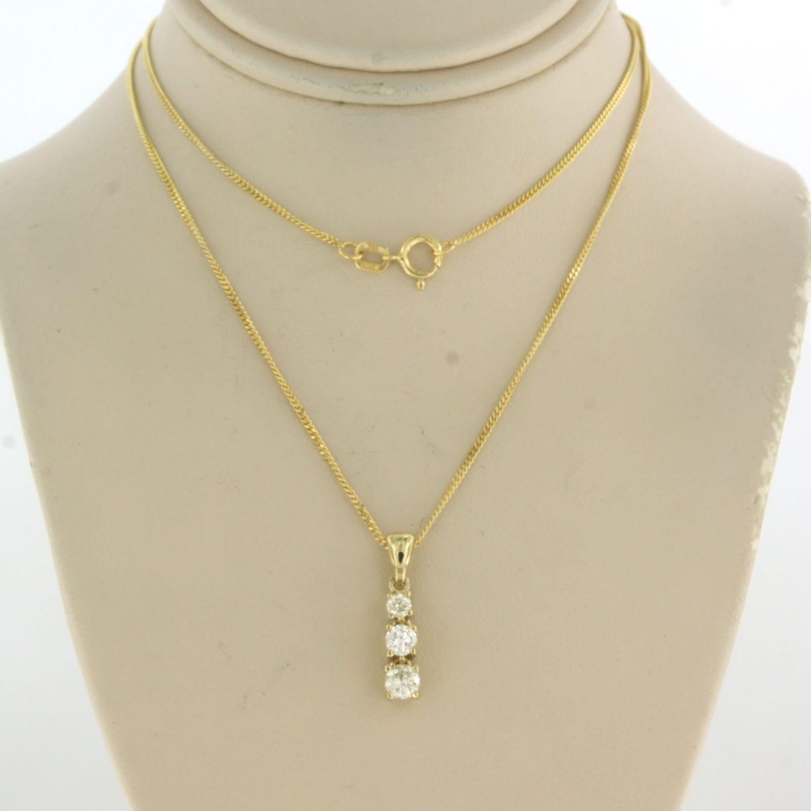 14k yellow gold necklace with a pendant set with brilliant cut diamonds. 0.45ct - J/K - VS/SI - 45 cm long

detailed description:

the necklace is 45 cm long and 0.7 mm wide

the pendant is 1.7 cm long by 4.0 mm wide

weight 3.0 grams

occupied