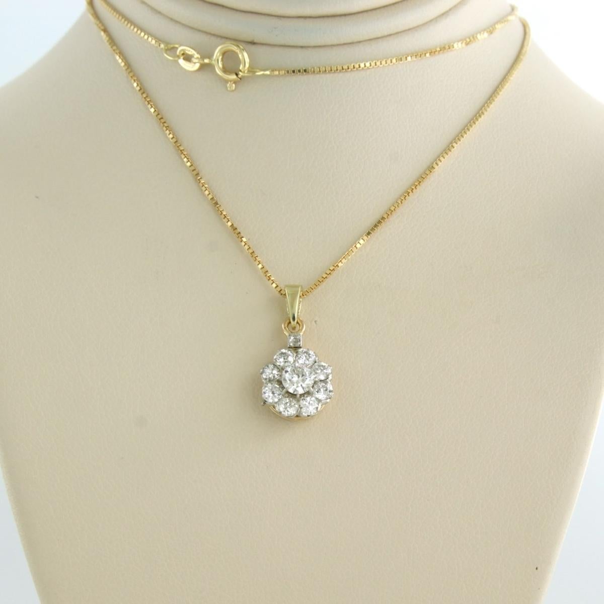 18k yellow gold necklace with a bicolor gold pendant set with old mine cut and rose cut diamonds. 0.72ct - F/G - SI - 45 cm long

detailed description:

the length of the necklace is 45 cm long by 0.7 mm wide

Dimensions of the pendant are 1.8 cm