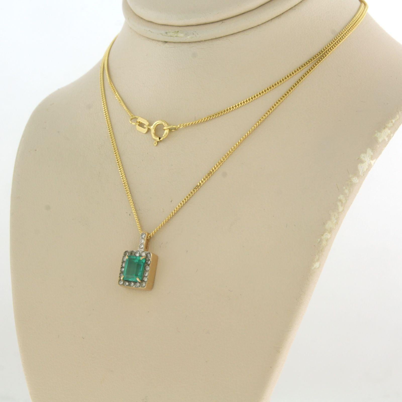 14k yellow gold necklace with pendant set with emerald and brilliant cut diamonds total approx. 0.25 ct - F/G - VS/SI - 45 cm long

detailed description

the necklace is 45 cm long and 1.0 mm wide

the pendant is 1.3 cm high and 0.8 cm wide

total