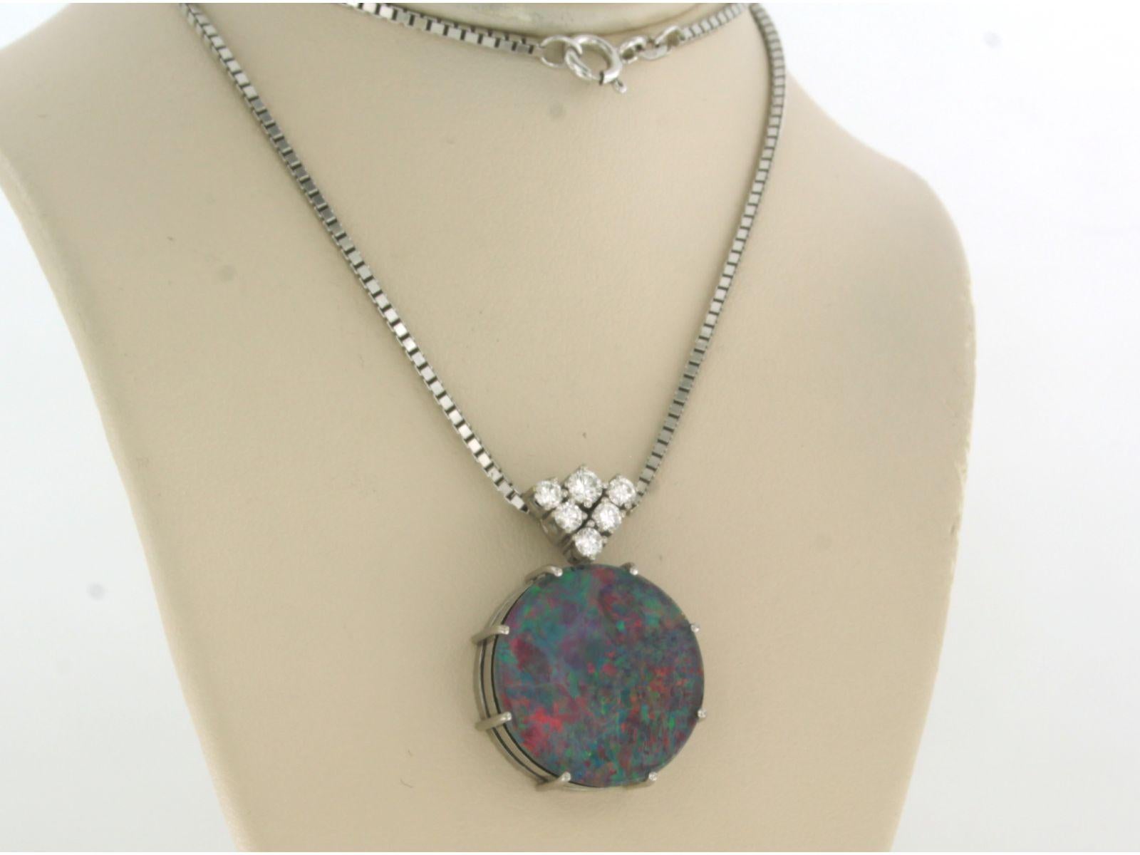 Necklace with pendant set with opal and diamond 14k white gold In Good Condition For Sale In The Hague, ZH