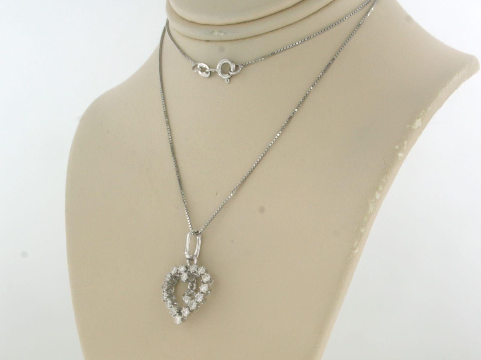 Taglio brillante Collana con ciondolo con diamante taglio brillante fino a 0,50ct in oro bianco 18k in vendita