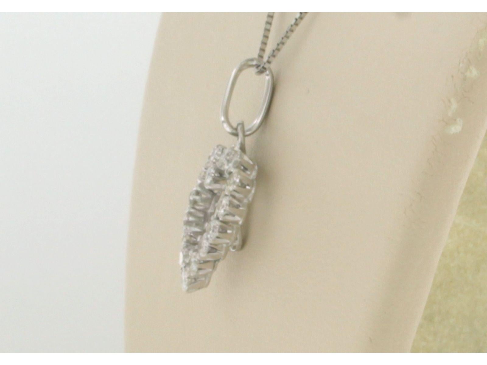 Collana con ciondolo con diamante taglio brillante fino a 0,50ct in oro bianco 18k In condizioni ottime in vendita a The Hague, ZH