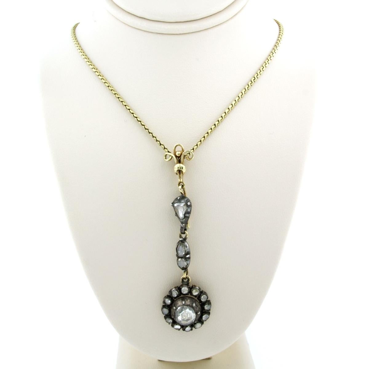 14k yellow gold necklace with a gold and silver pendant set with rose cut diamonds. 1.60ct - G/H - SI - 50 cm long

detailed description:

the necklace is 50 cm long and 1.0 mm wide.

the pendant is 6.0 cm high and 1.6 cm wide.

weight: 13.2
