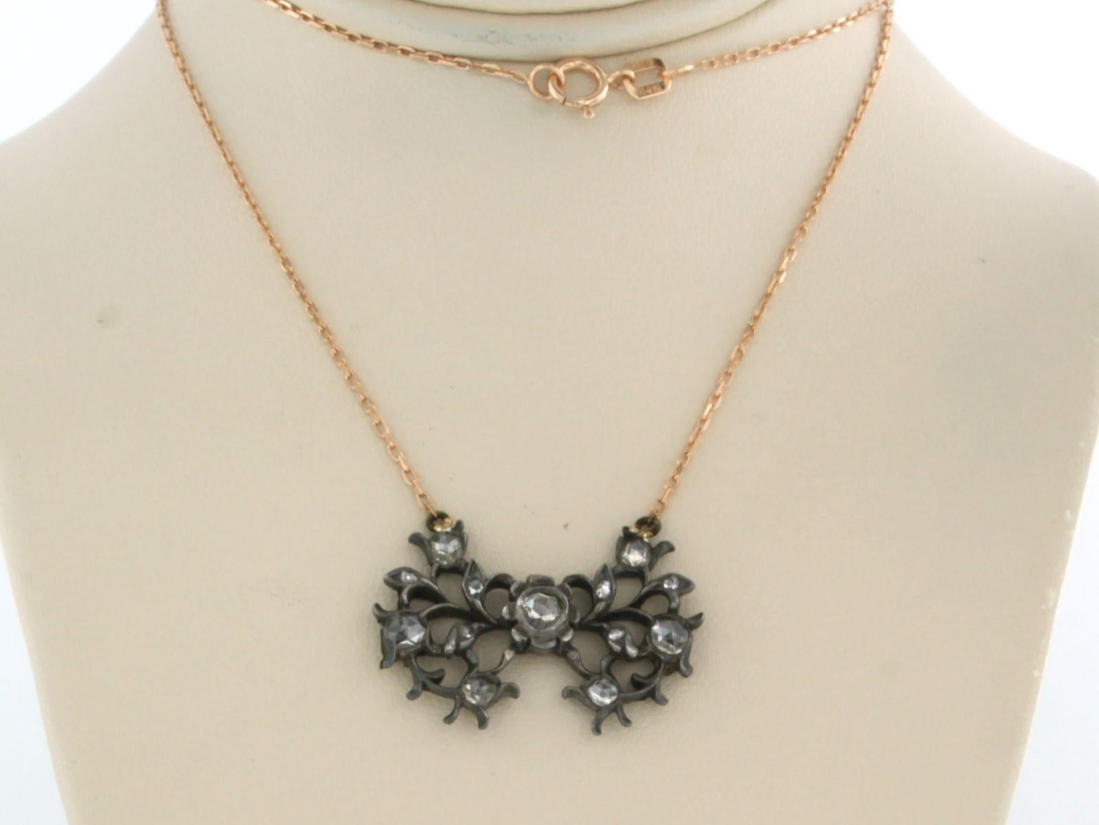 Collana in oro rosa 14k con centrotavola in oro e argento con diamante taglio rosa fino a 0,25ct - lunghezza 45 cm

descrizione dettagliata:

La collana è lunga 45 cm e larga 0,9 mm.

le dimensioni del centrotavola sono di circa 1,8 cm di lunghezza