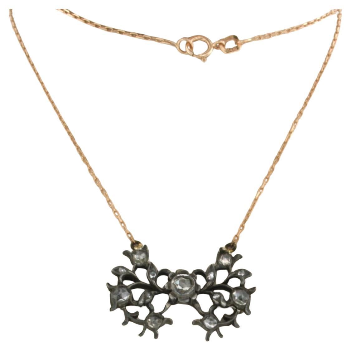 Collier avec diamants taillés en rose jusqu'à 0,25 carat - 4,1 grammes - or et argent 14 carats en vente