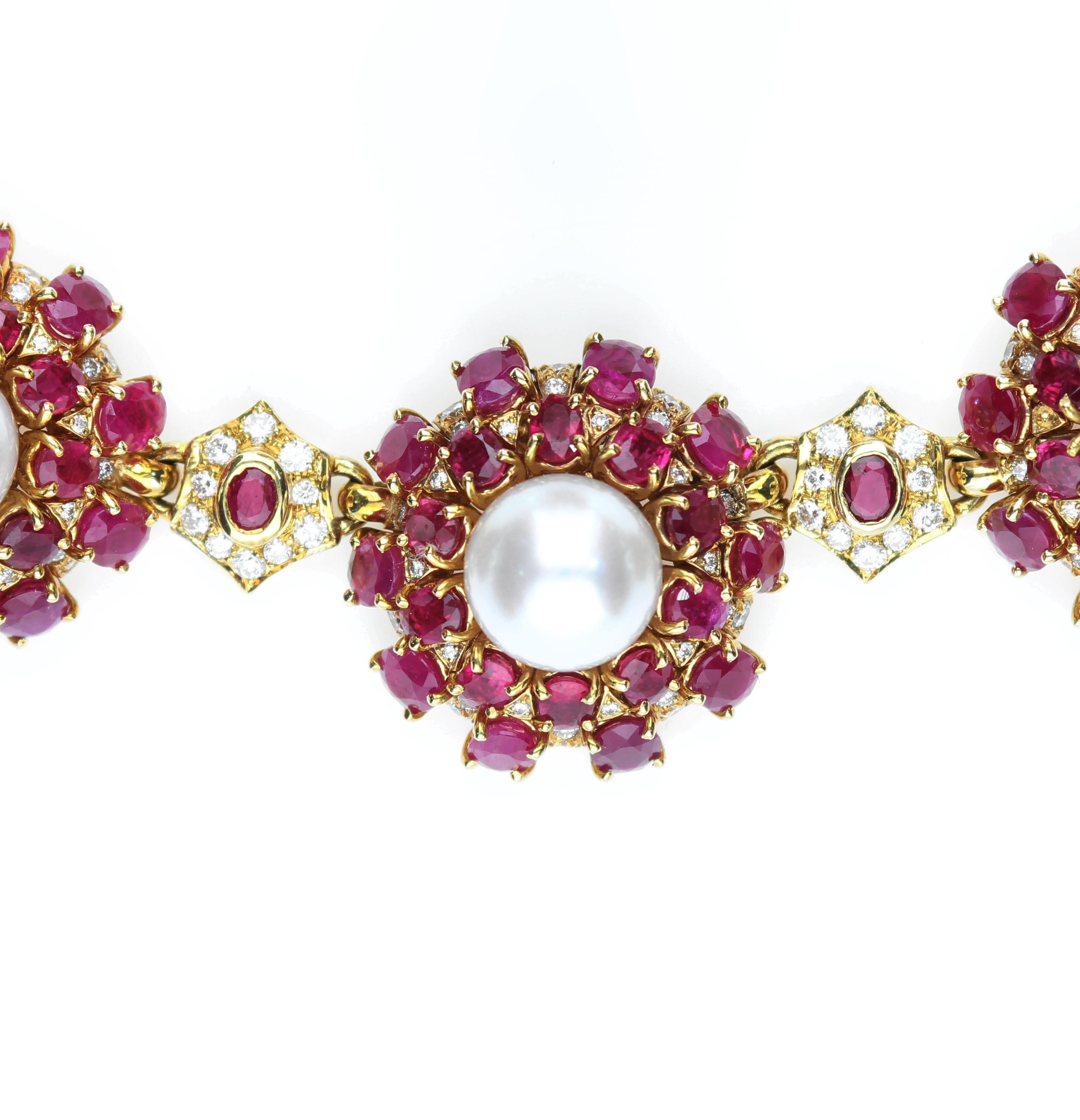Necklace with Rubies, Pearls and Diamonds in 18 Karat Yellow Gold In New Condition In Rome, IT