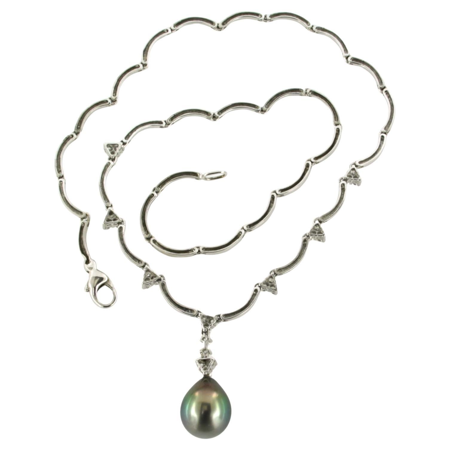 Moderne Collier avec perle de Tahiti et diamants taille brillant jusqu'à 0,89ct or 18k en vente
