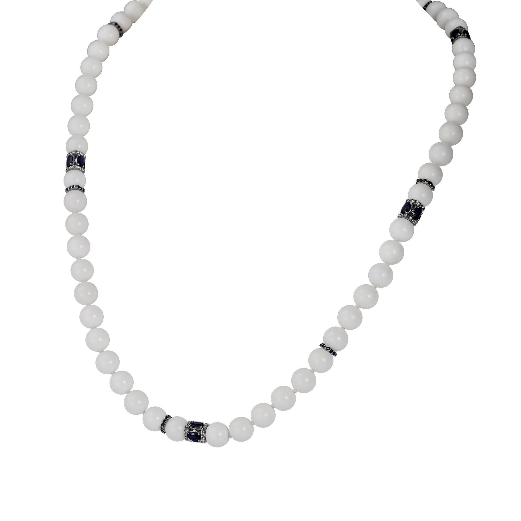 Necklace with white agate beads, 18K white gold, white diamonds (approx. 2.28 carats) and blue sapphires (approx. 15.47 carats)