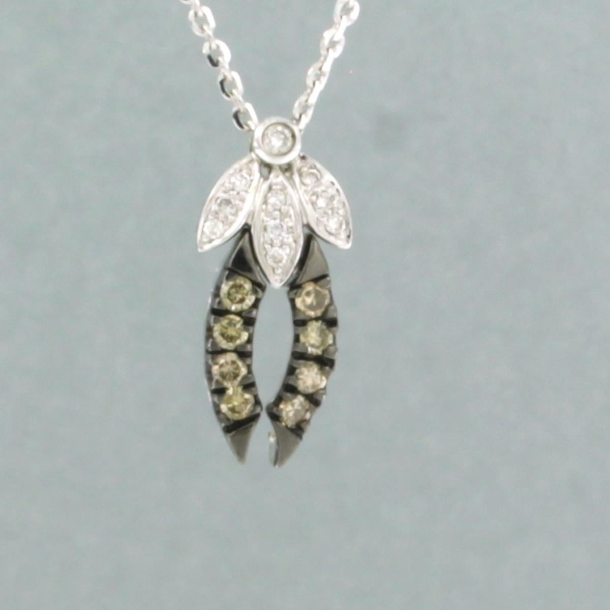 Taglio brillante Collana con ciondolo con diamanti taglio brillante fino a 0,20ct in oro bianco 18k in vendita