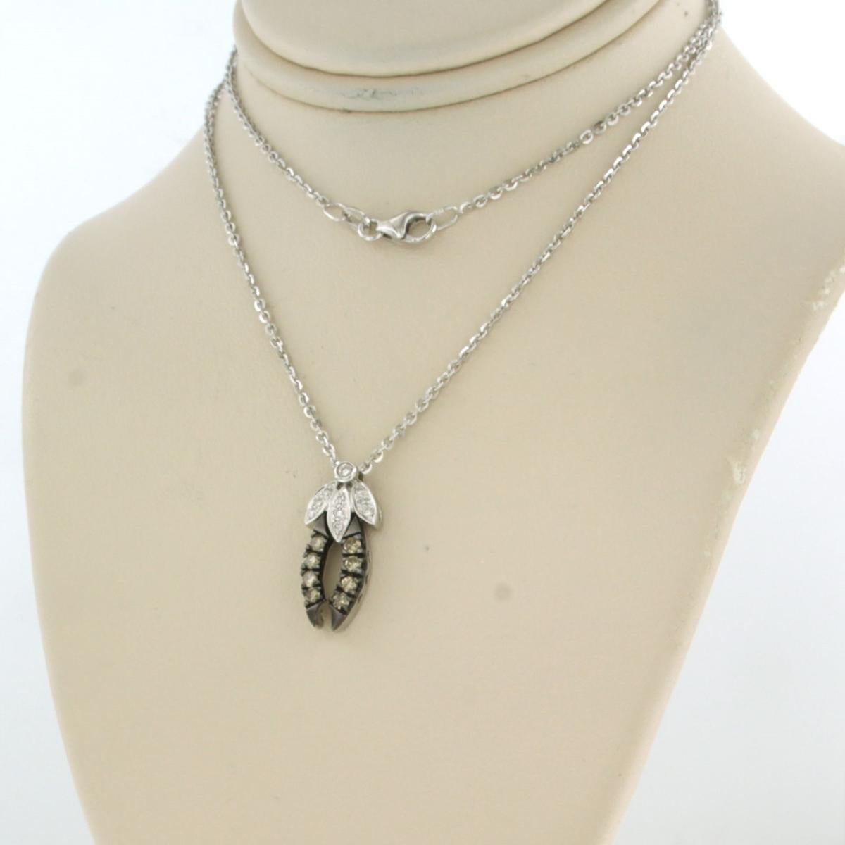 Collana con ciondolo con diamanti taglio brillante fino a 0,20ct in oro bianco 18k In condizioni ottime in vendita a The Hague, ZH