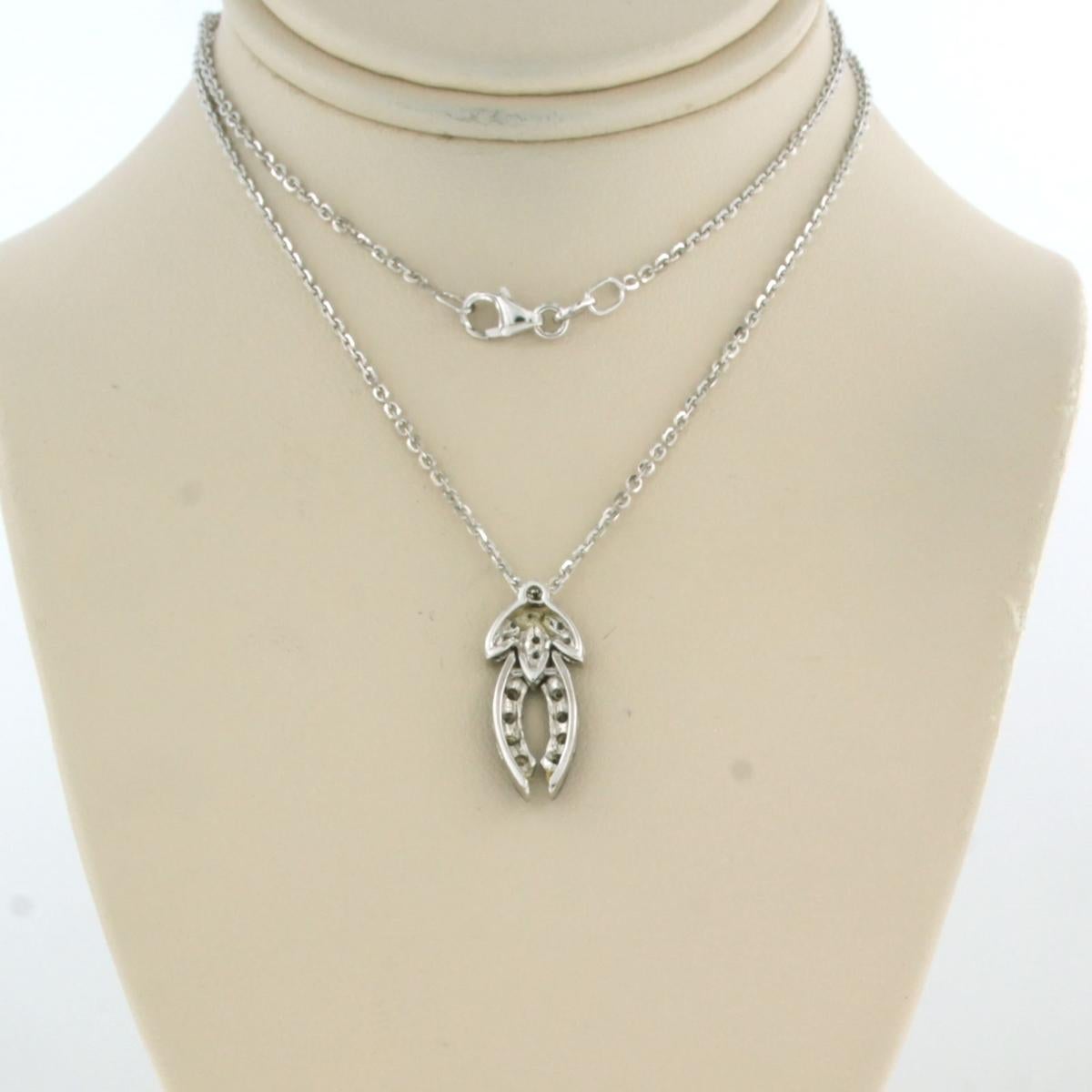 Collana con ciondolo con diamanti taglio brillante fino a 0,20ct in oro bianco 18k in vendita 1