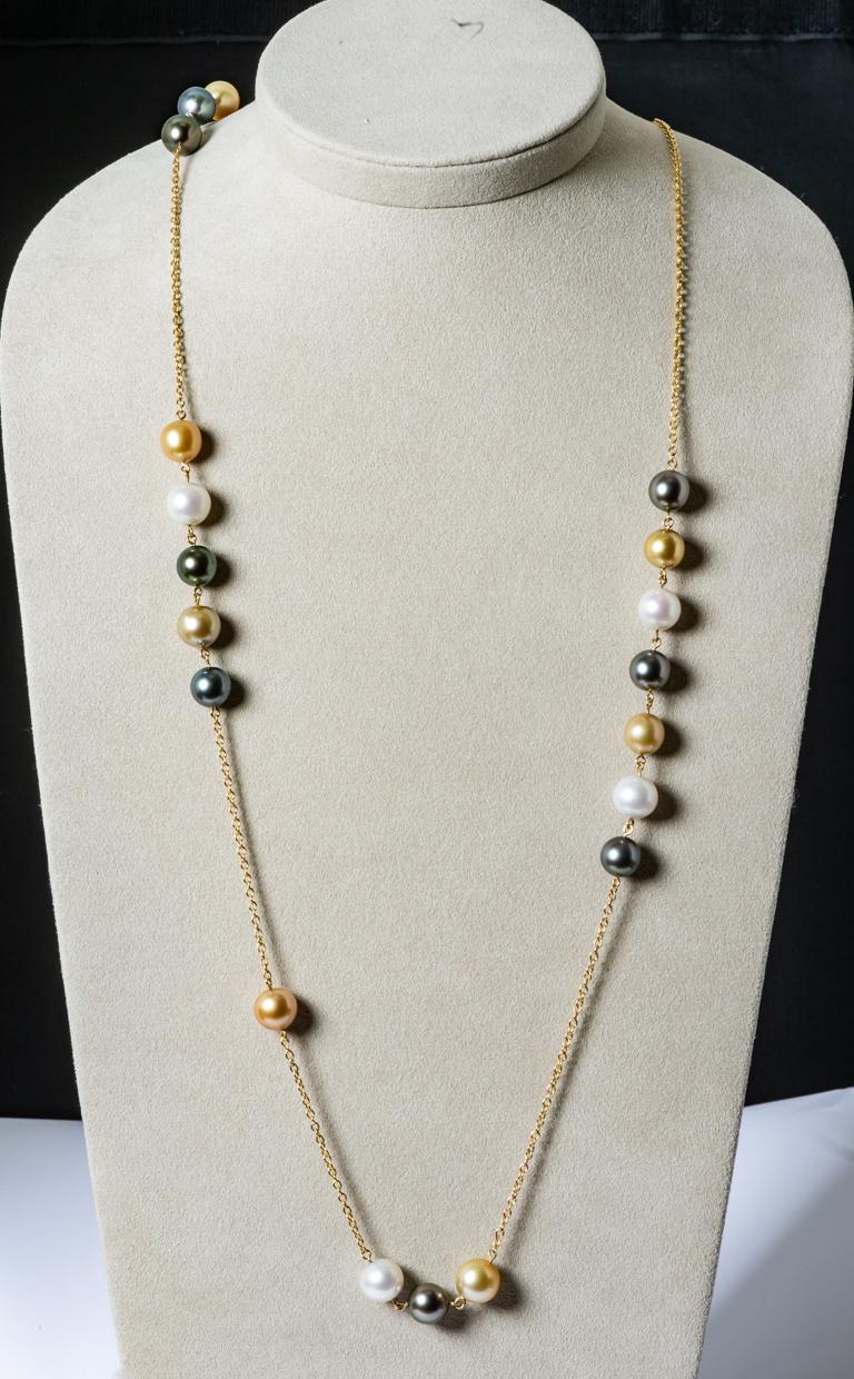 necklace chain jaseron 
Aleatory organization of pearls to balance the port. 
Black pearls of Tahiti, gold and white pearls of south seas pearls
diameter of pearls 9mm/10 mm 
Yellow Gold 18 Kt 7,20 gr 