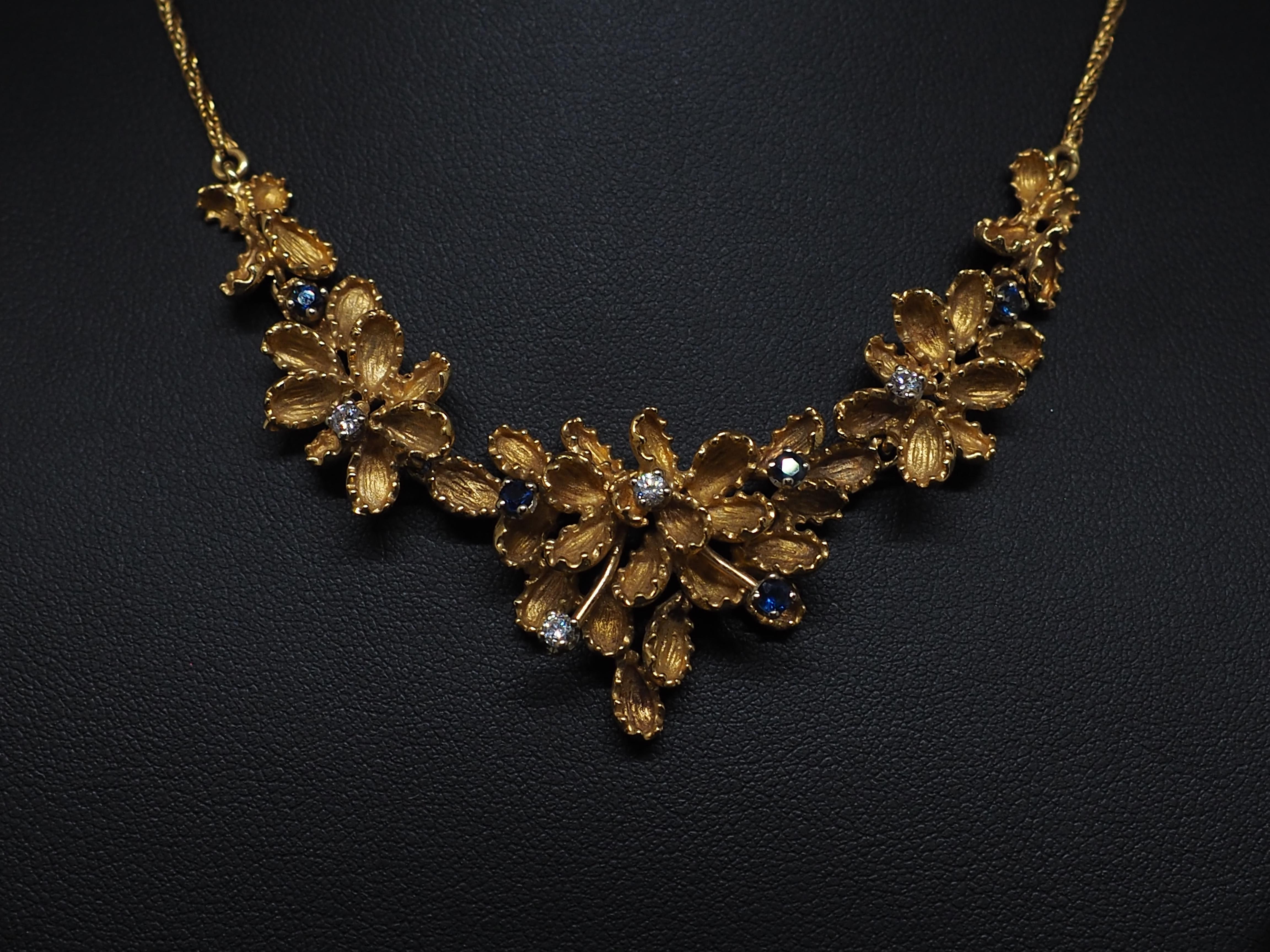 Halskette aus Gelbgold mit Diamanten und Saphiren (Brillantschliff) im Angebot