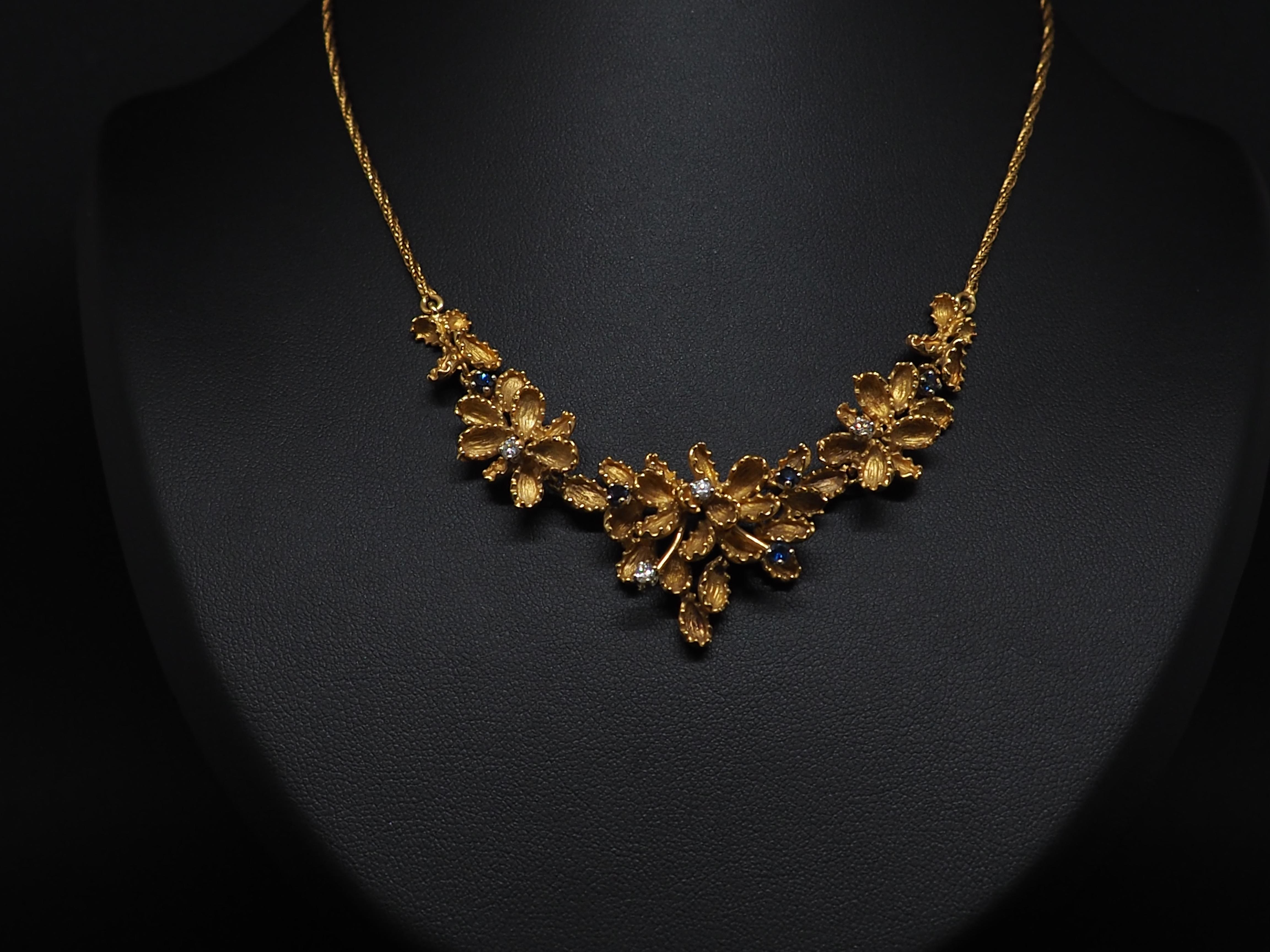 Halskette aus Gelbgold mit Diamanten und Saphiren Damen im Angebot
