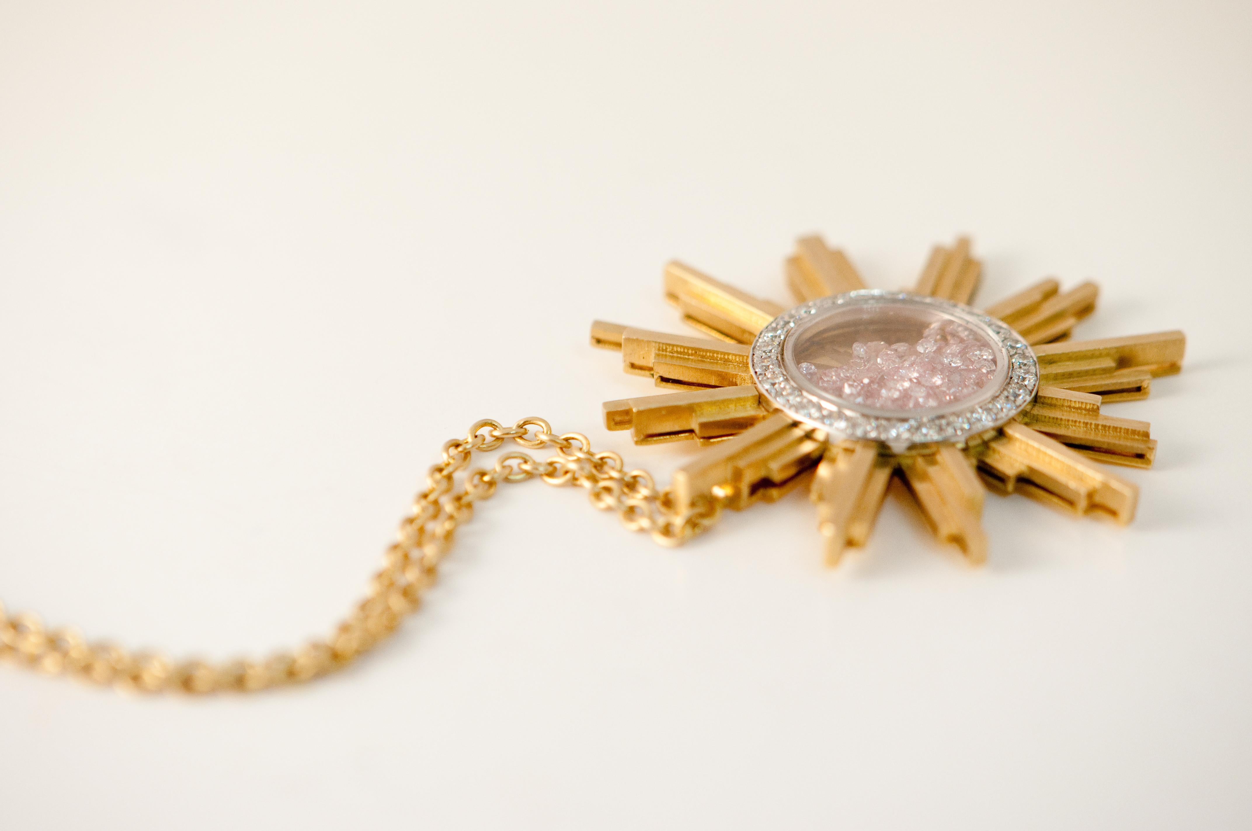 Necklace, Yellow Gold Sun 34 Grams, Diamonds White and Pink 2.27 Carat, Unique In New Condition In Vannes, FR
