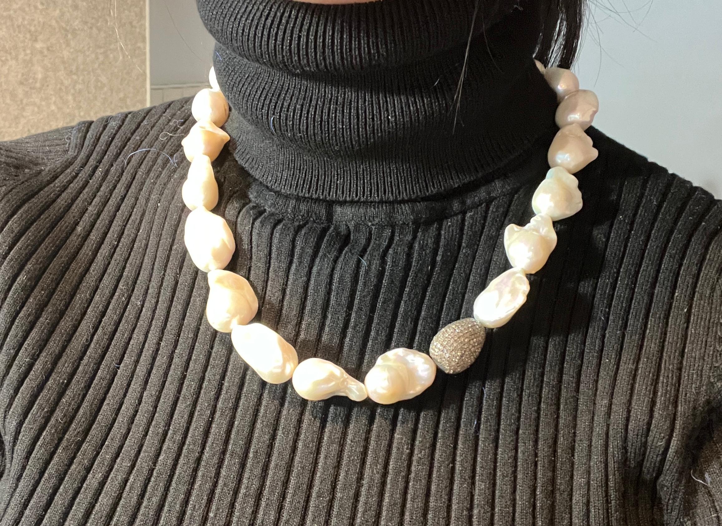 Barocco Collane Perle barocche, Diamanti marroni, Bakelite in vendita