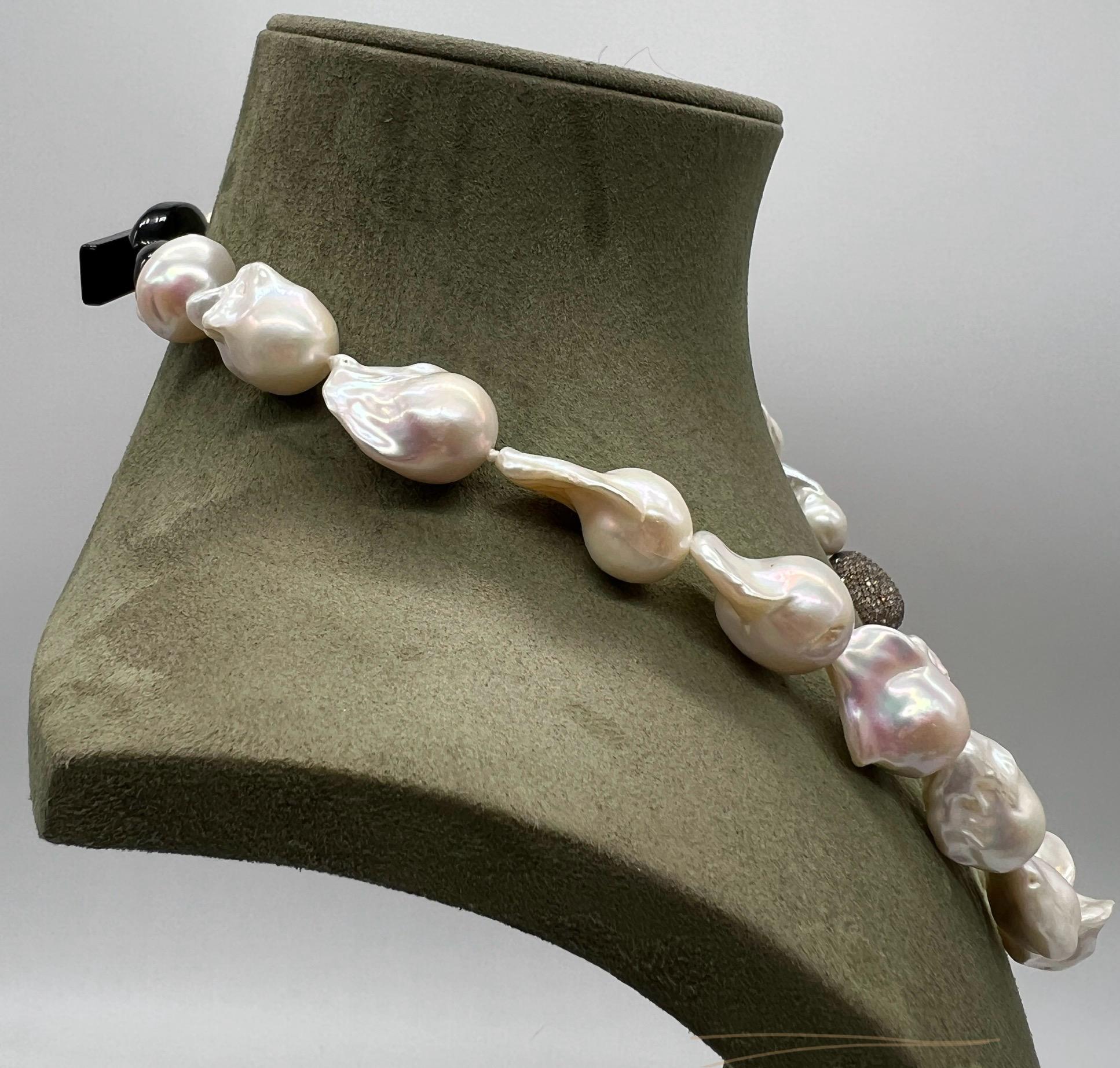 Collane Perle barocche, Diamanti marroni, Bakelite In condizioni Nuovo in vendita a Vannes, FR