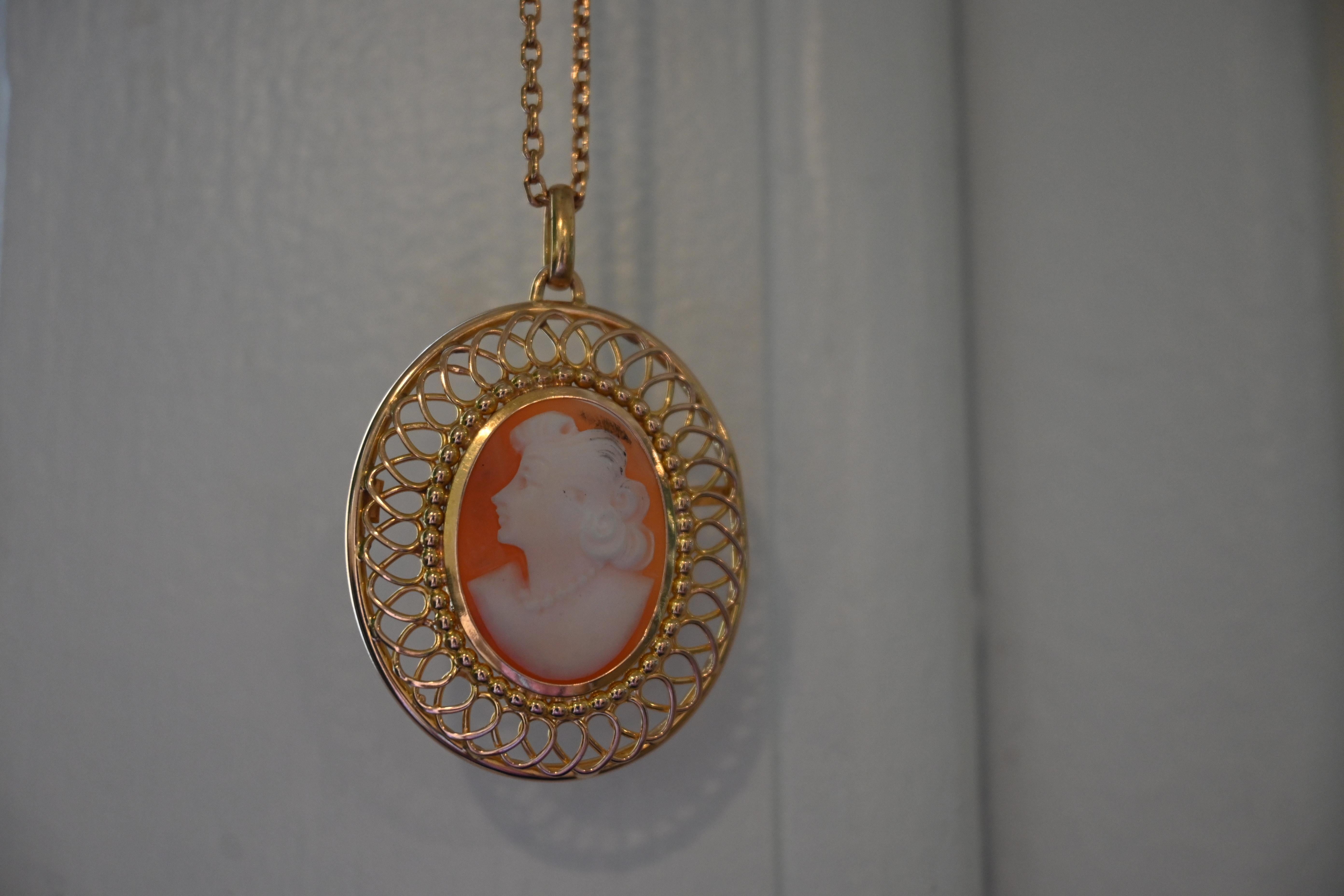 Taglio ovale Collane Cameo Oro Giallo 18 Carati in vendita