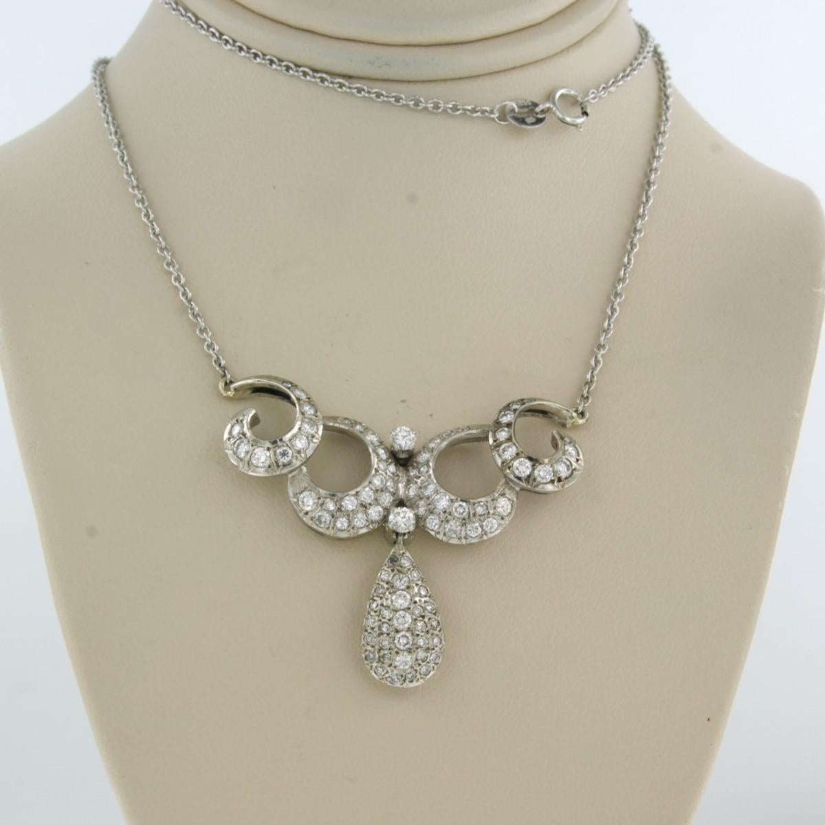 Platinum necklace with 18k white gold center piece set with brilliant and single cut diamonds up to. 1.75ct - F/G - VS/SI - 45 cm long

detailed description:

necklace is 45 cm long and 1.2 mm wide

The size of the center piece is approximately 4.0